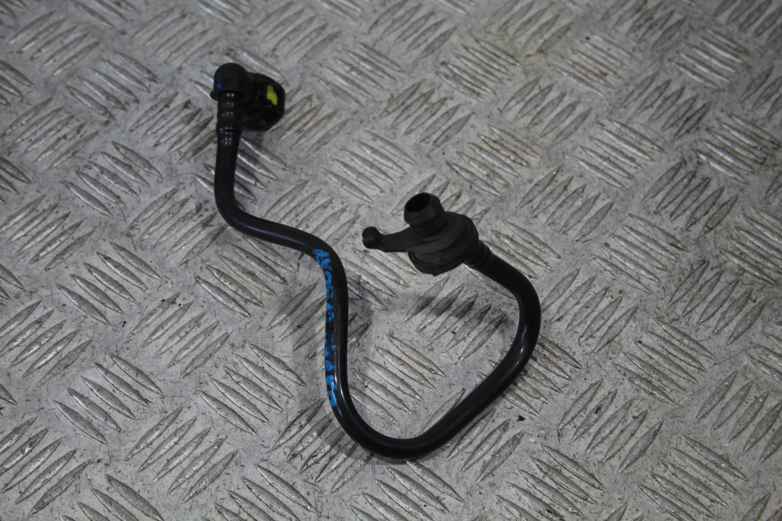 ШЛАНГ ШЛАНГ ВАКУУМНЫЙ КЛАПАН AUDI VW 1K0612041KD