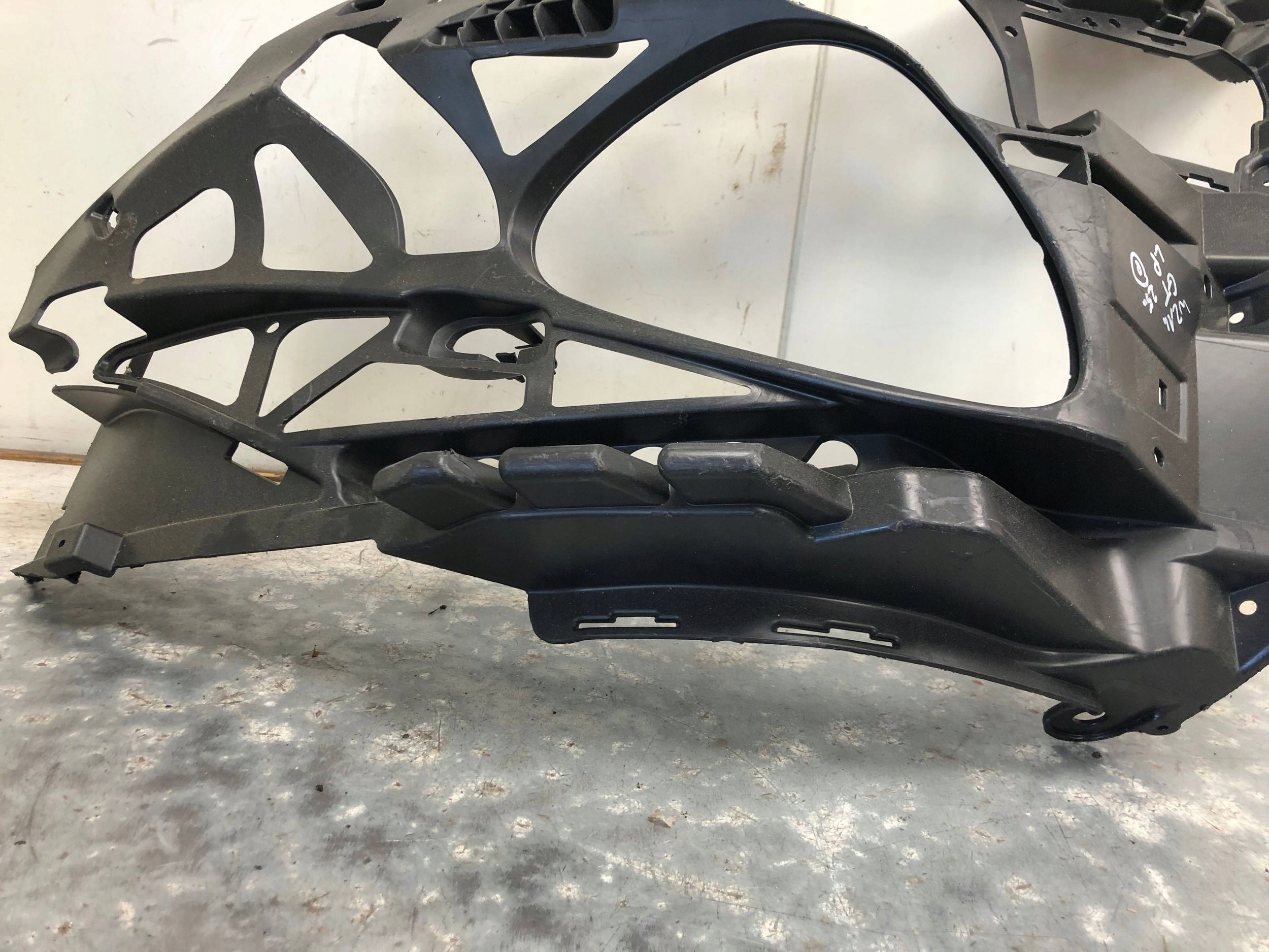 bumper bracket left front MERCEDES W214 GT A2148850400