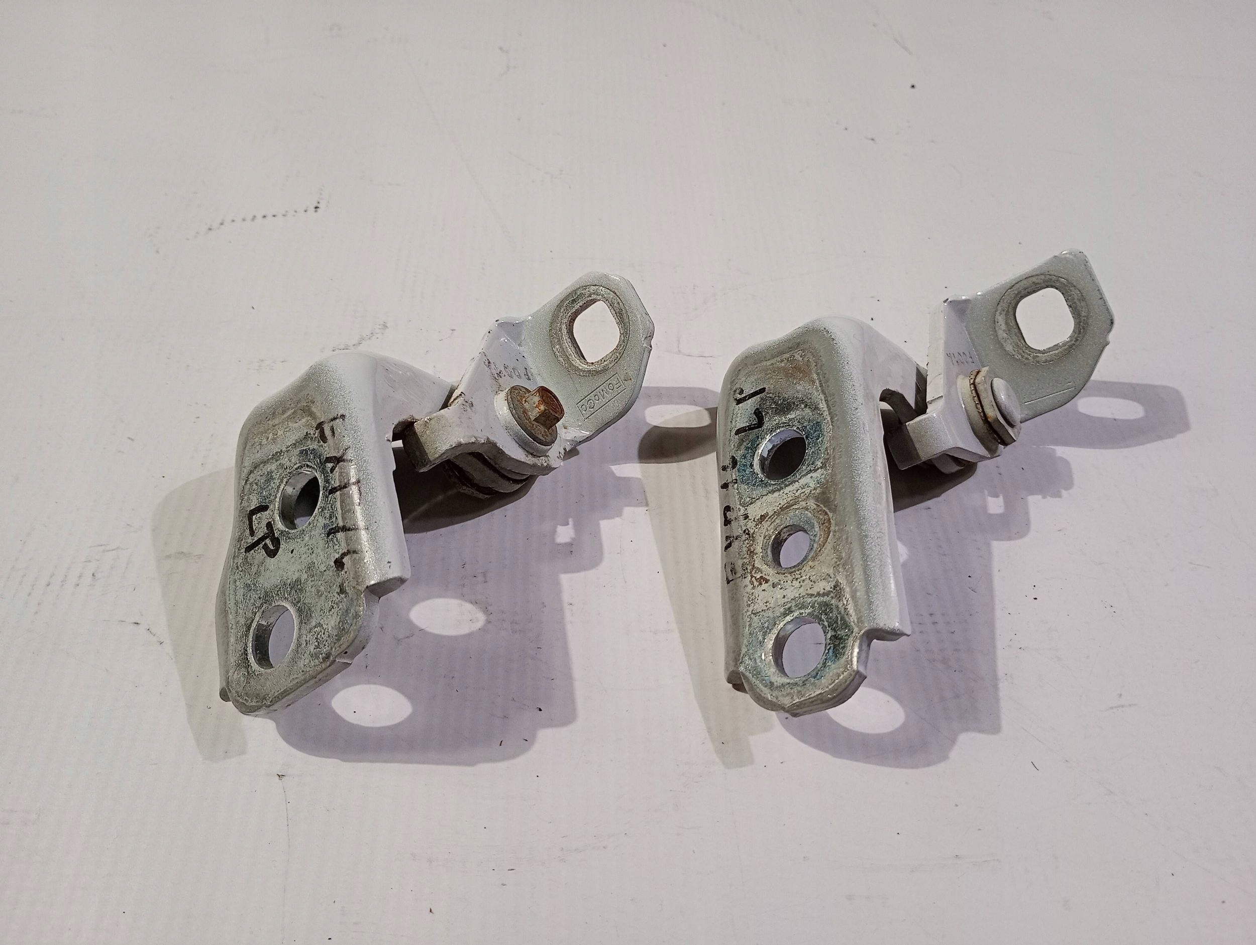 hinges door przednich of left left front Ford Explorer V 2016