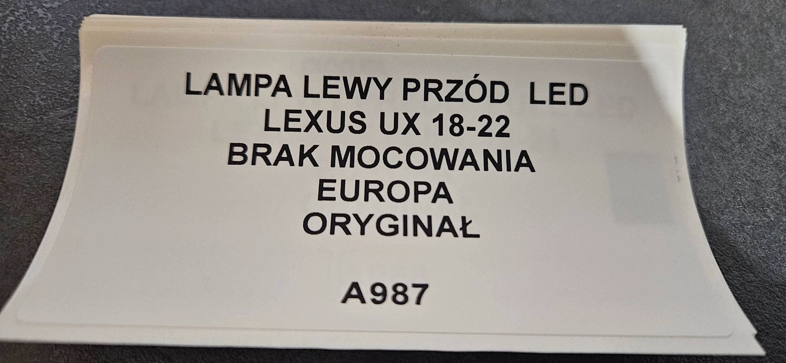 Reflektor ľavá strana Lexus UX