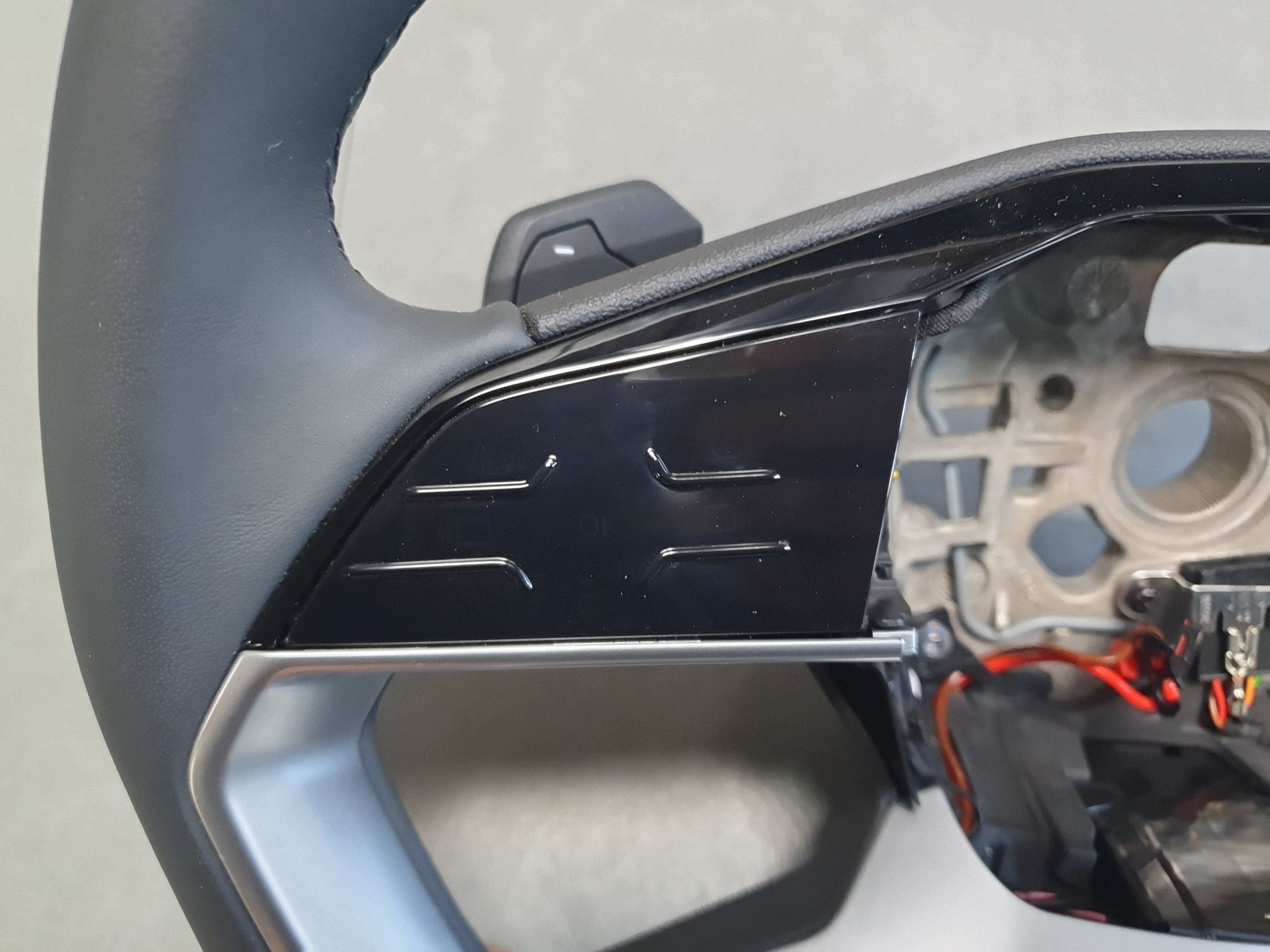 Audi Q6 e-tron volan koža multi 85E419091BS