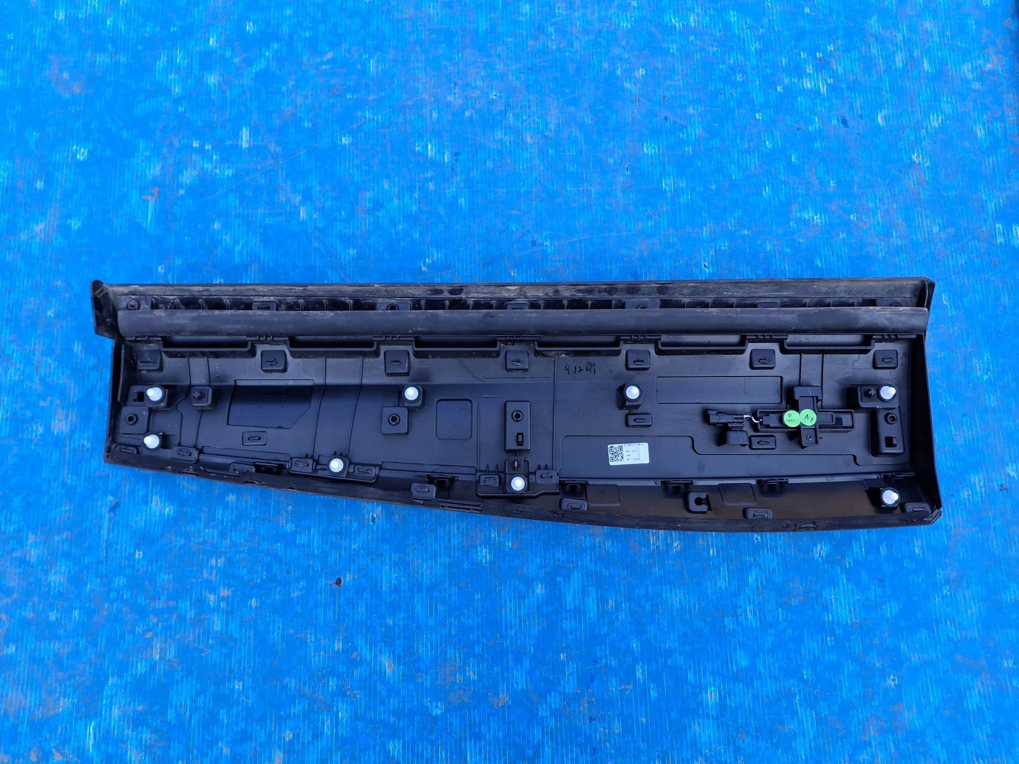 moulding for door right rear. MG HS II 2024R->