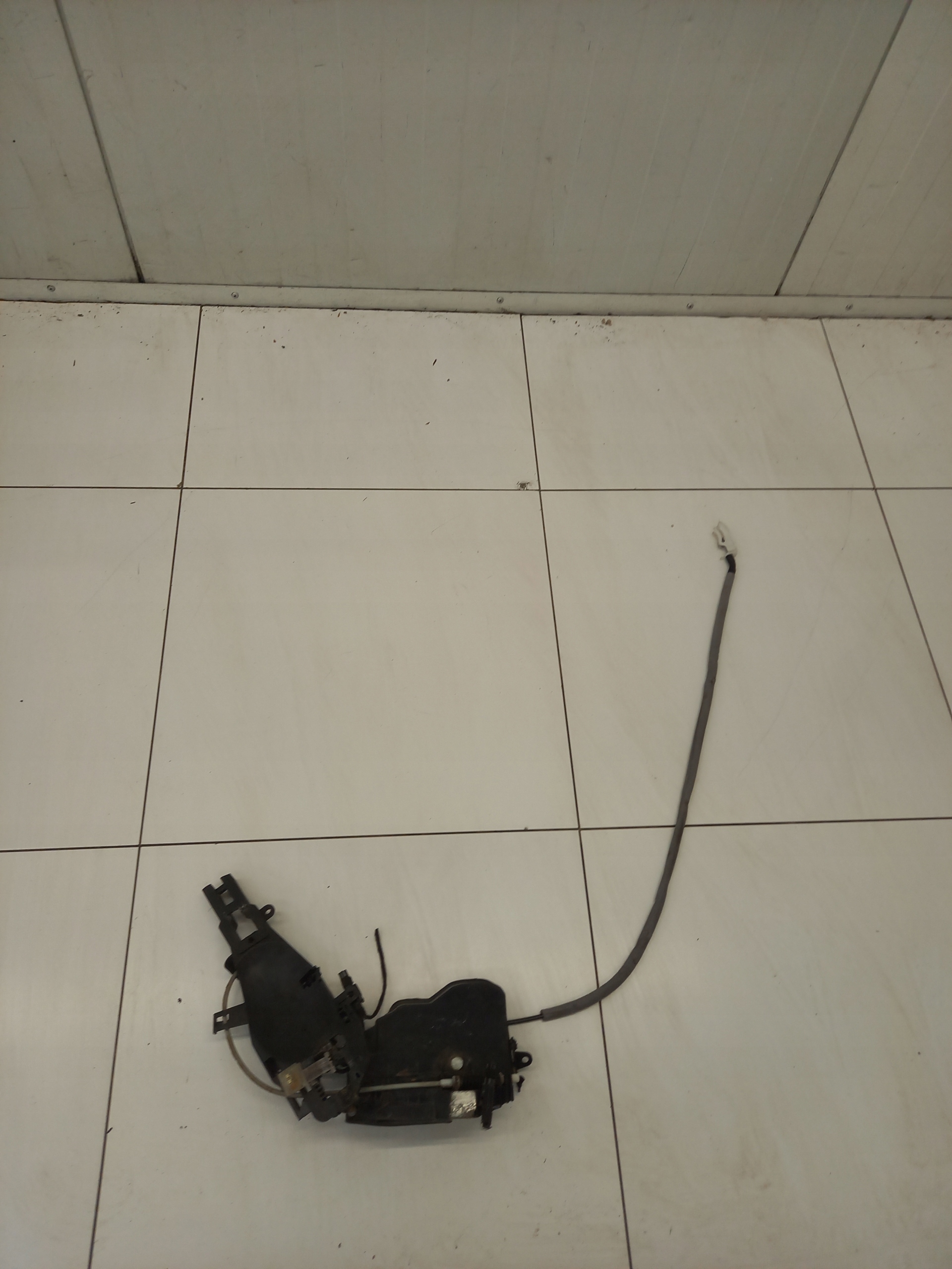 lock door right front BMW E92 5 PIN 7229458