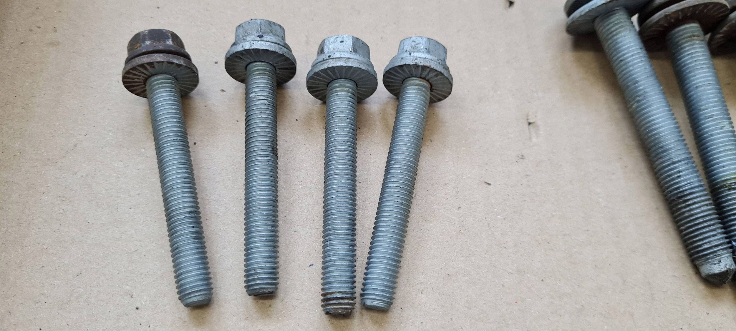 A7 4G screws springing front axle beam axle beam A6 C7 4G A4 B8 S4 A5 8T