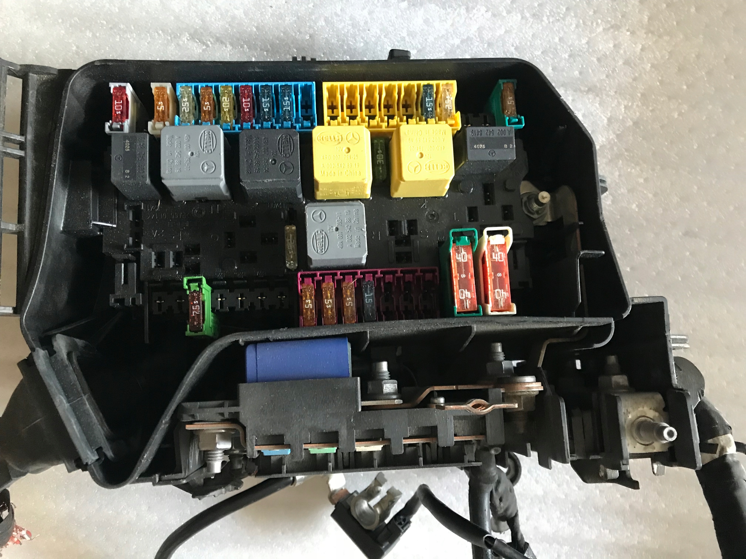 MERCEDES W117 176 PUSZKA BEZPIECZNIKÓW A2465400128 Numer katalogowy części A2465400128