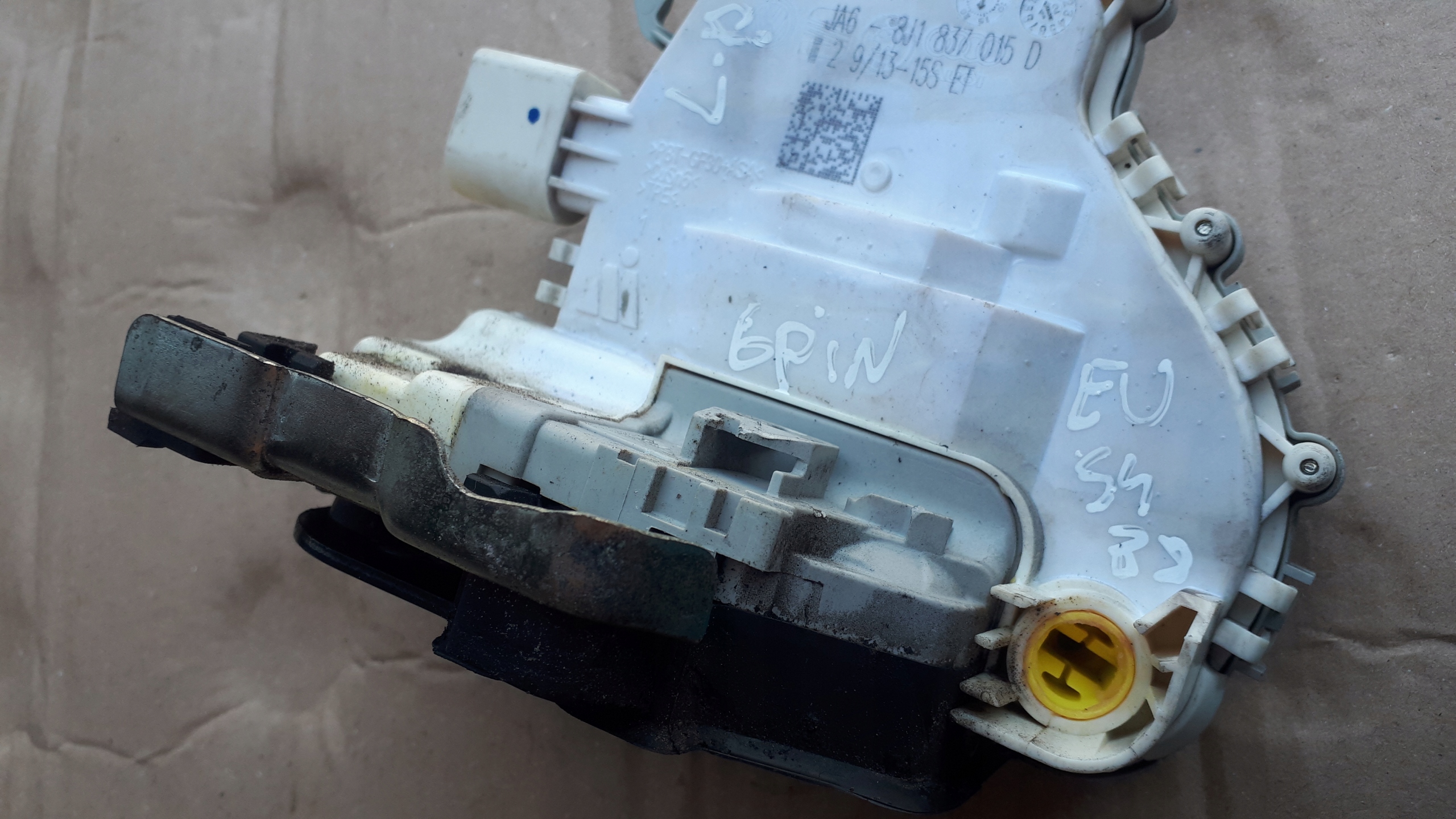 S4 B8 LIFT A4 lock door left front 6PIN A5 Q5 A6