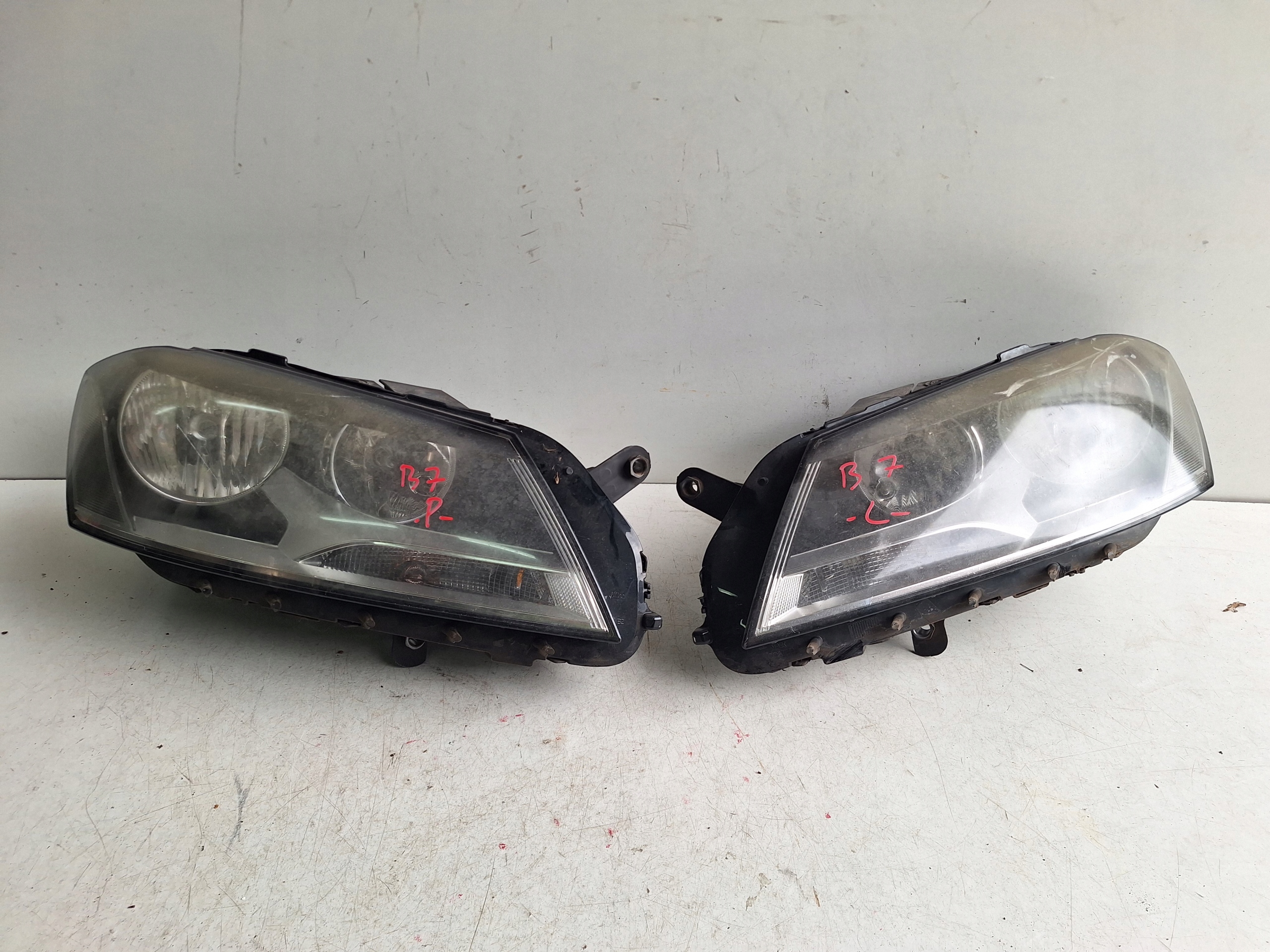 VOLKSWAGEN PASSAT B7 10-14 light left UK