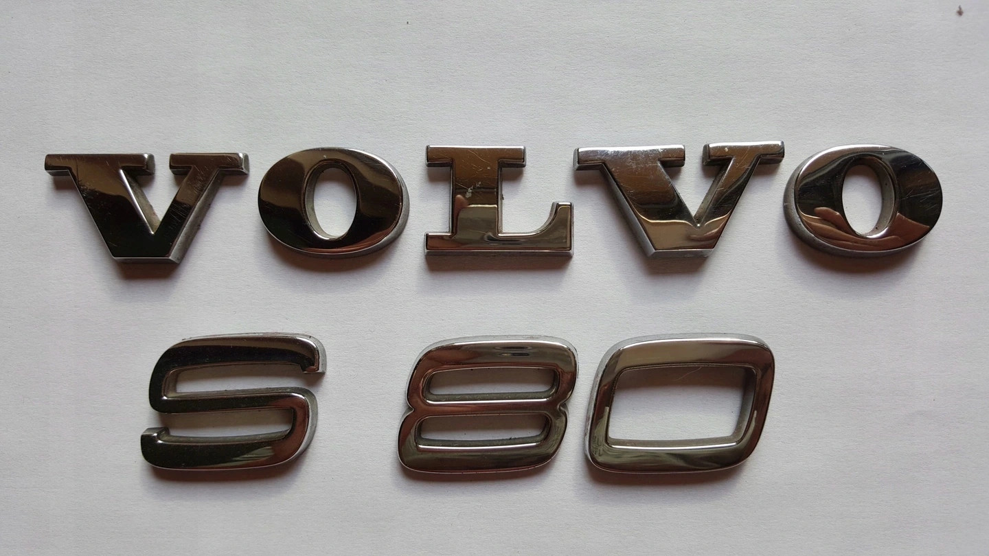 VOLVO S 80 LOGO EMBLEMAT ZNACZEK NA TYLNĄ KLAPĘ