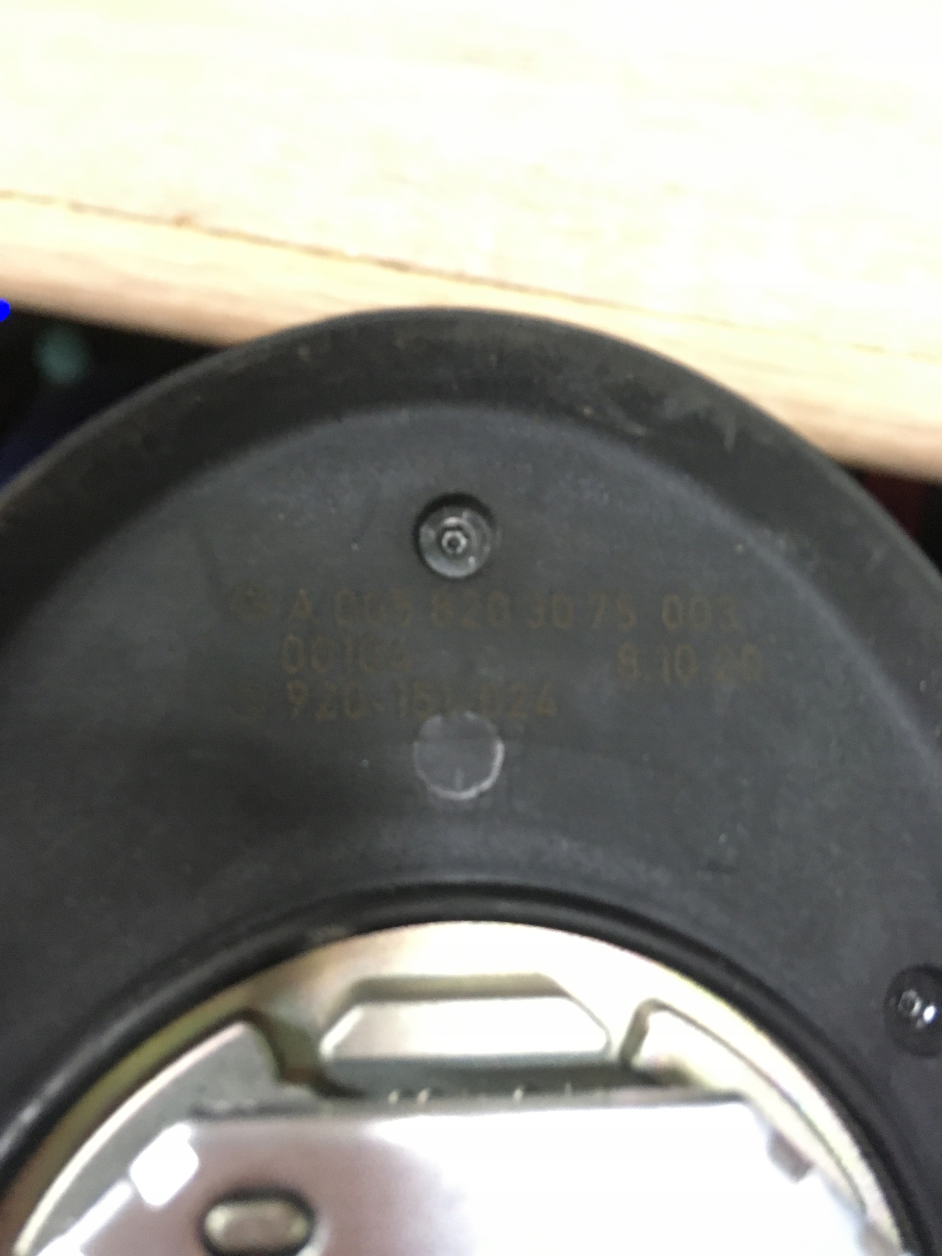 ANTENA DACHOWA MERCEDES 0058203075 Producent code A0058203075