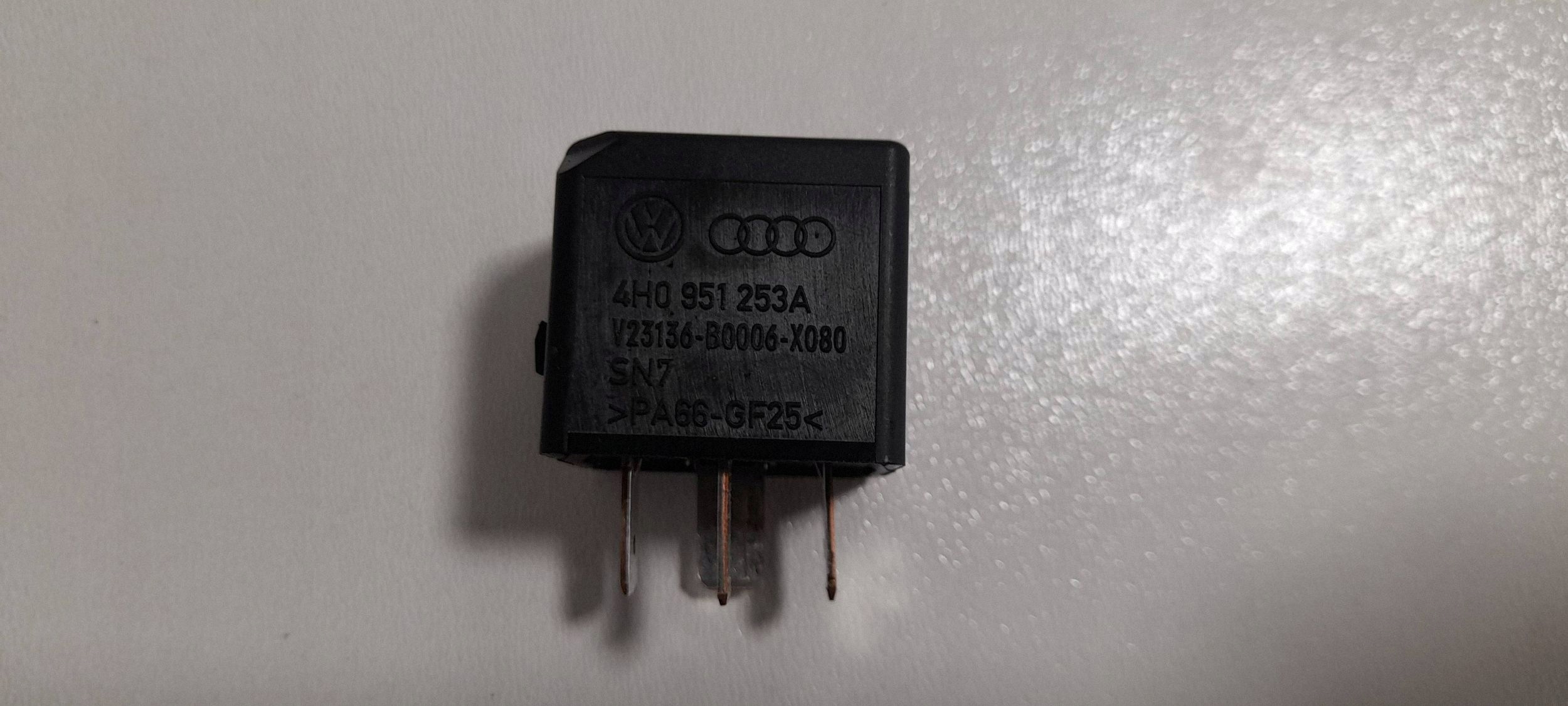 Audi Q3 8U e Altro/e VAG Relè 4H0951253A (P403)