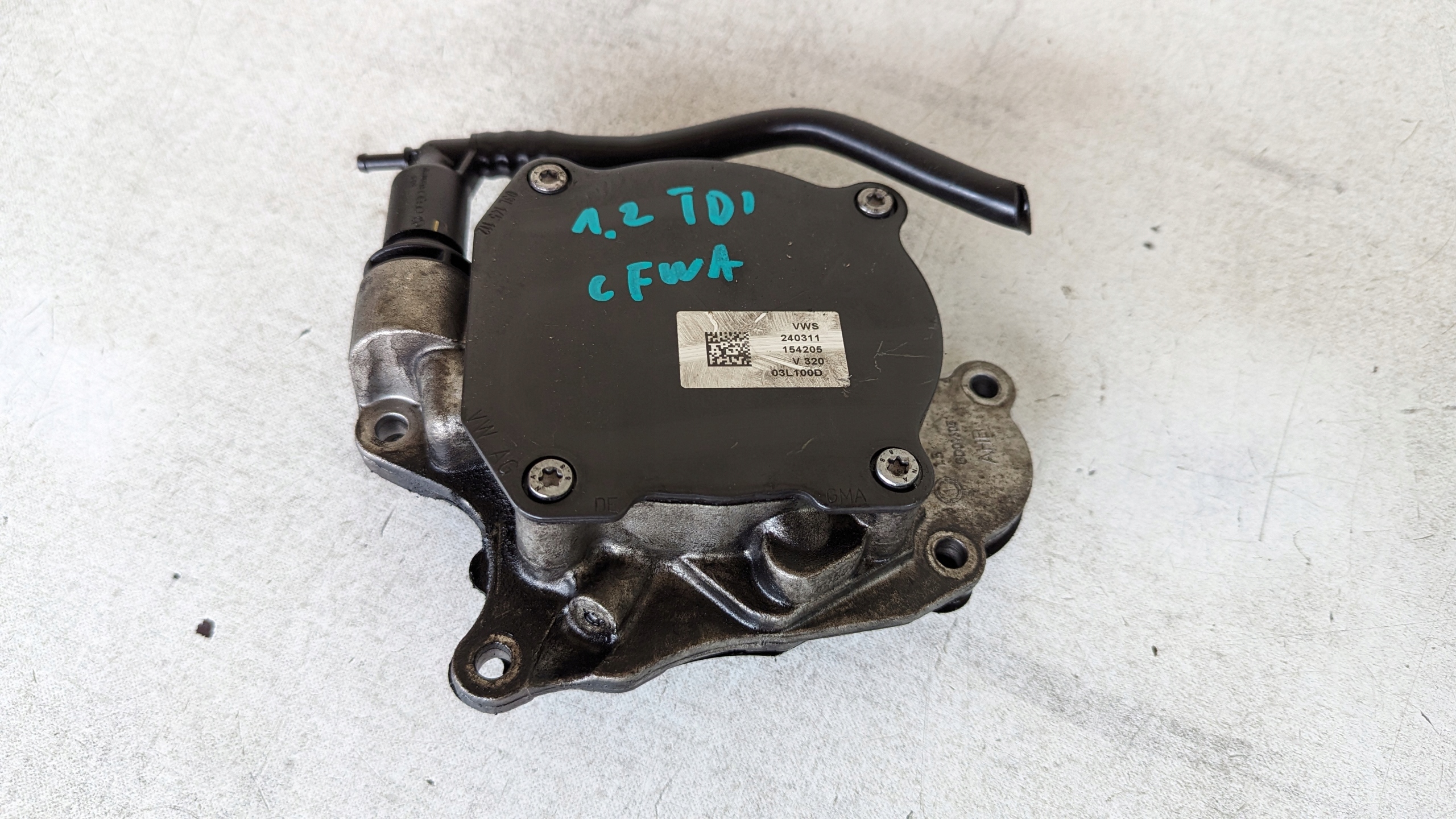 seat oe 03L100D насос вакум