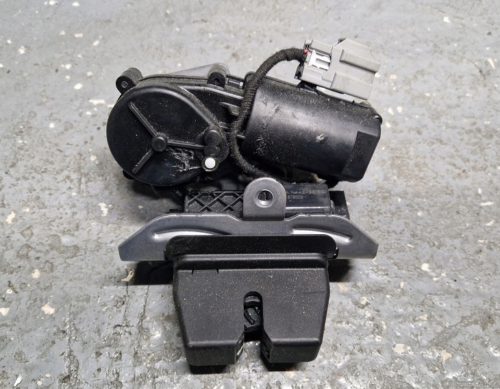 DS7A-N442A66-BD - FORD MONDEO MK5 ЗАМОК БАГАЖНИКА ELEKT