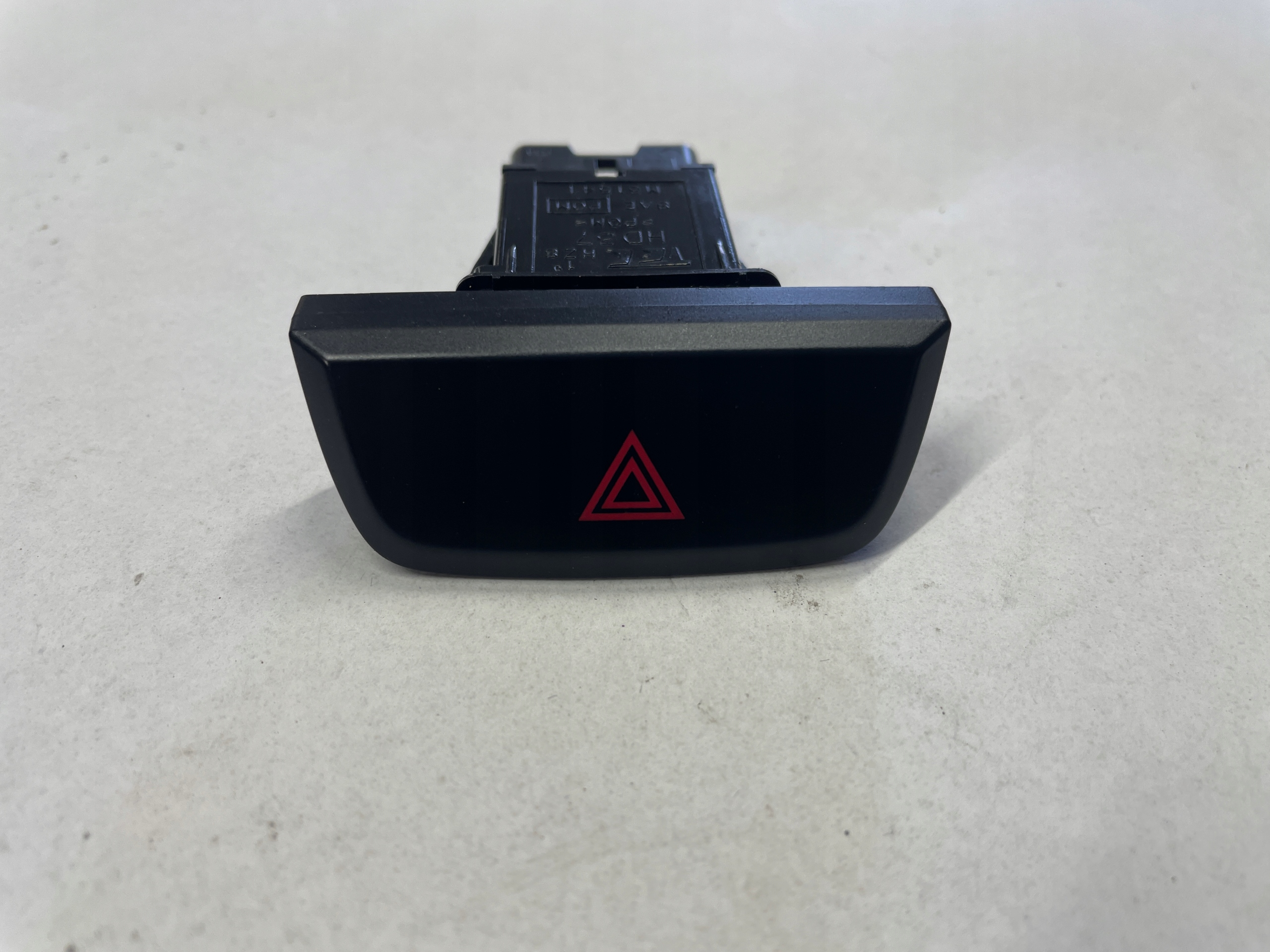 ISUZU D-MAX II switch switch of warning lights M31543 140710