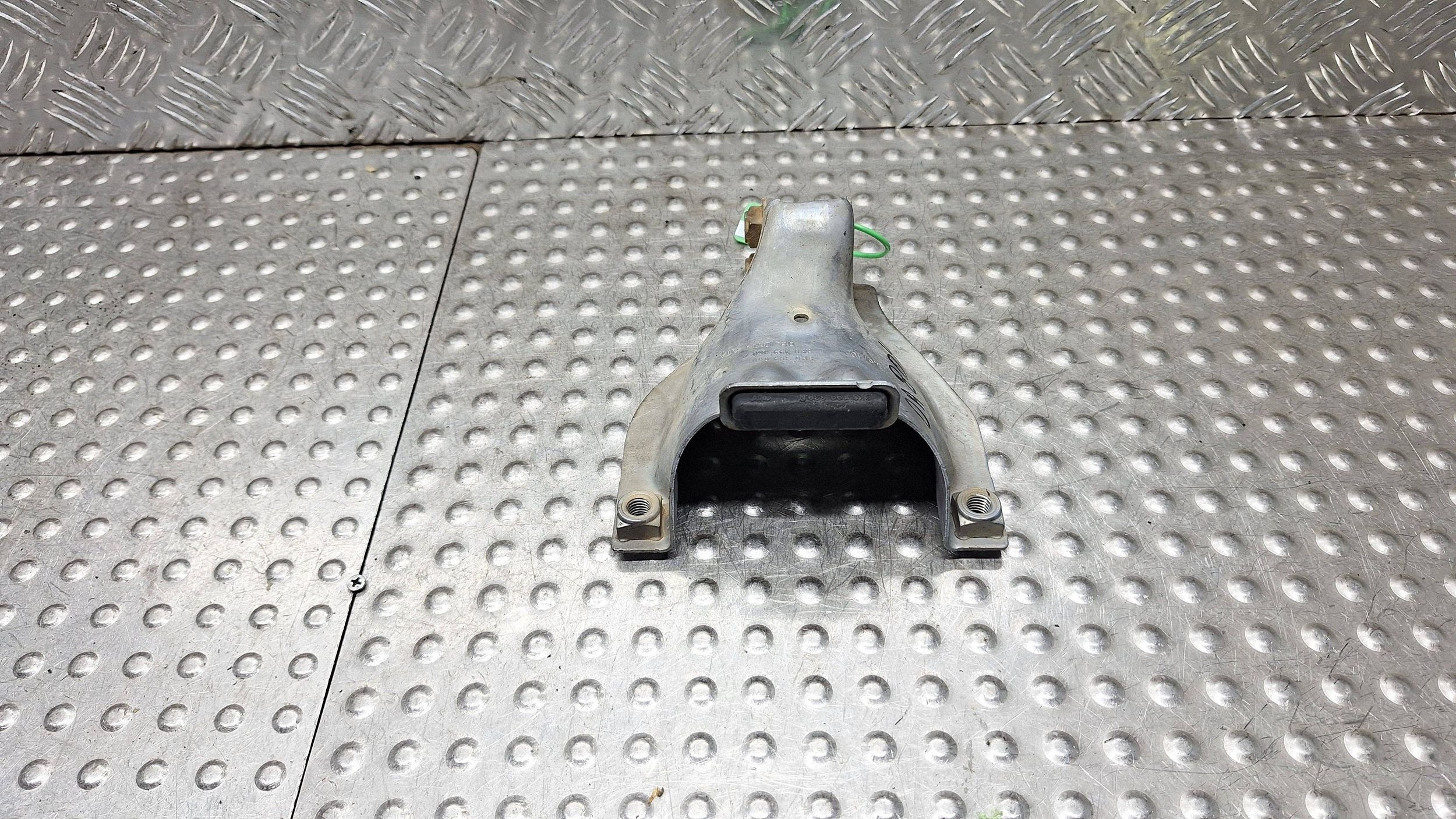 motor mount cover right 8K0399060 AUDI A4 B8 A5 8T Q5 8RA