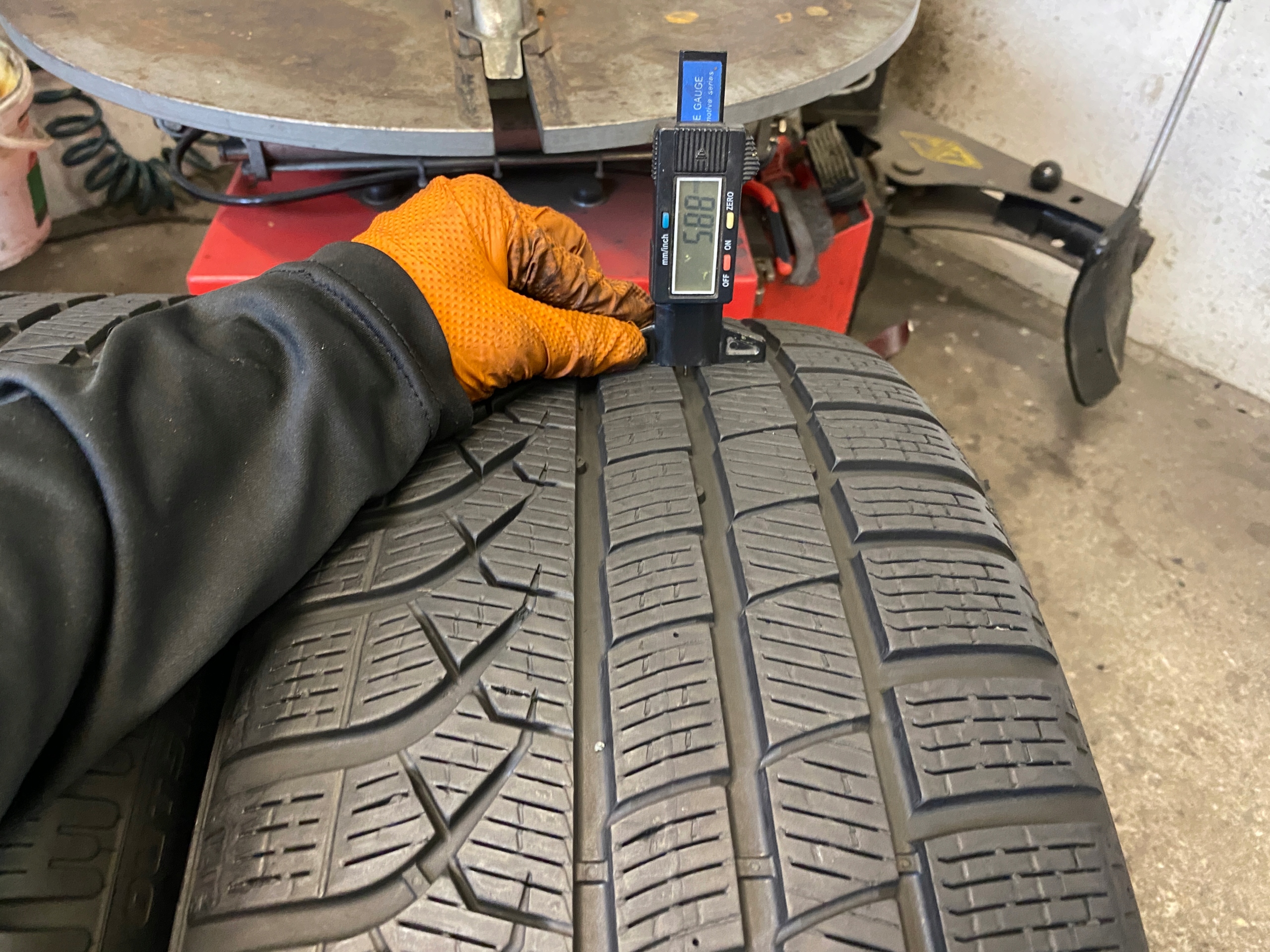 2 tyres winter 245/50R19 105H Pirelli P Zero Winter 2023r
