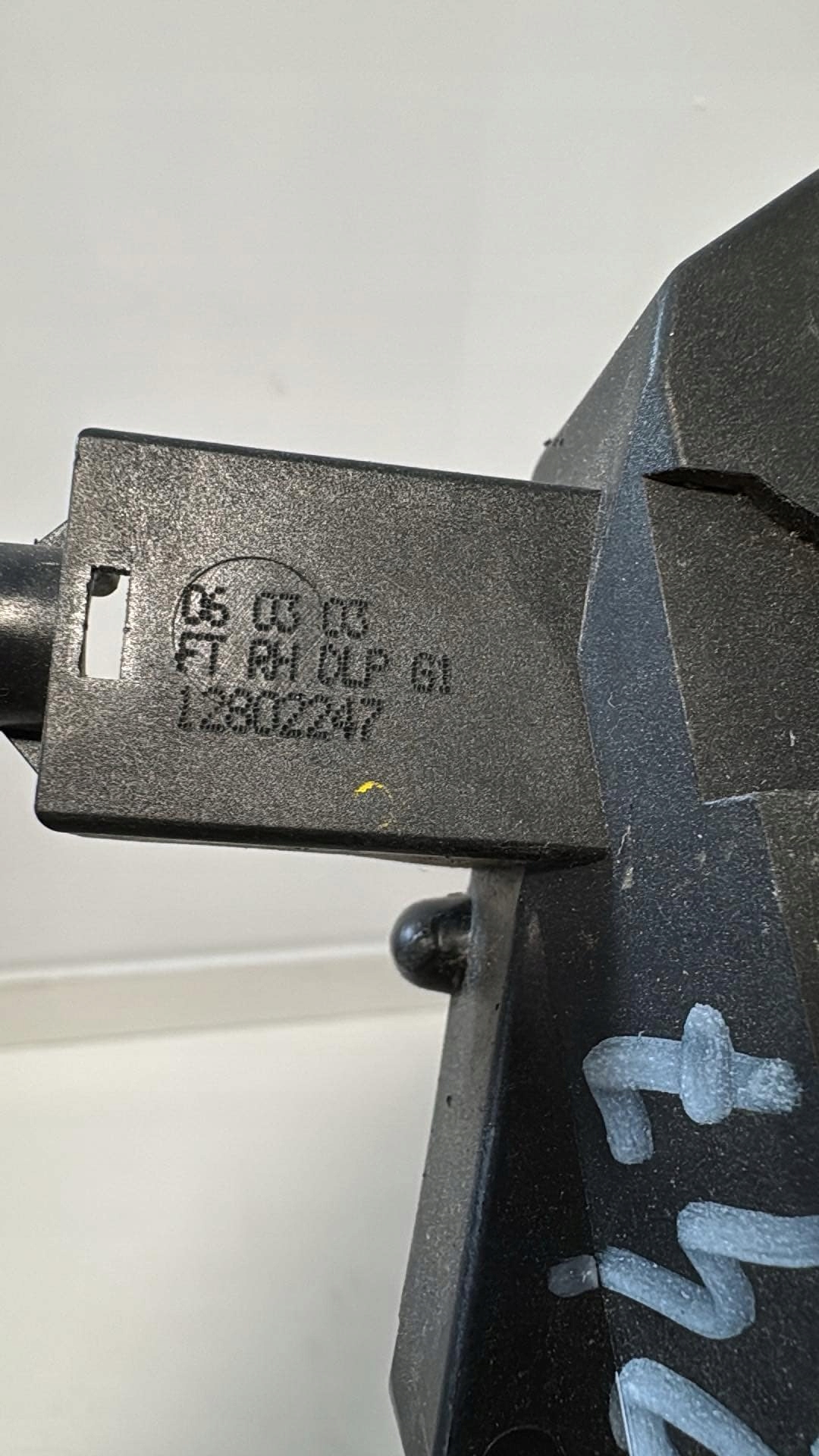 lock door left front SAAB 9-3 II 93 oe 02-11r. 7 pin 12802247