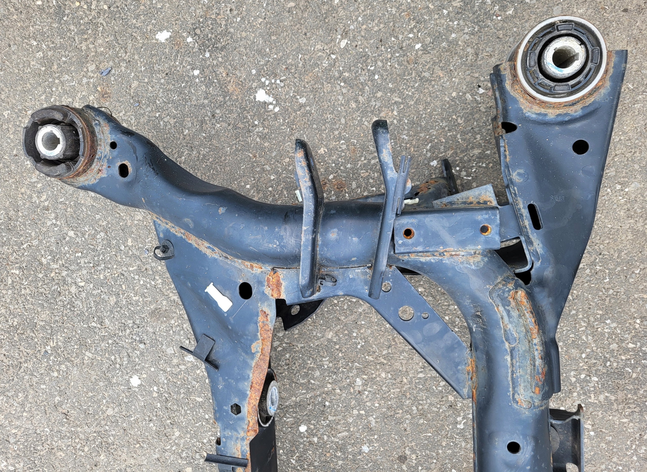axle beam springing rear. subframe axle beam TRAWERS sider rear part JAGUAR F-PACE OE