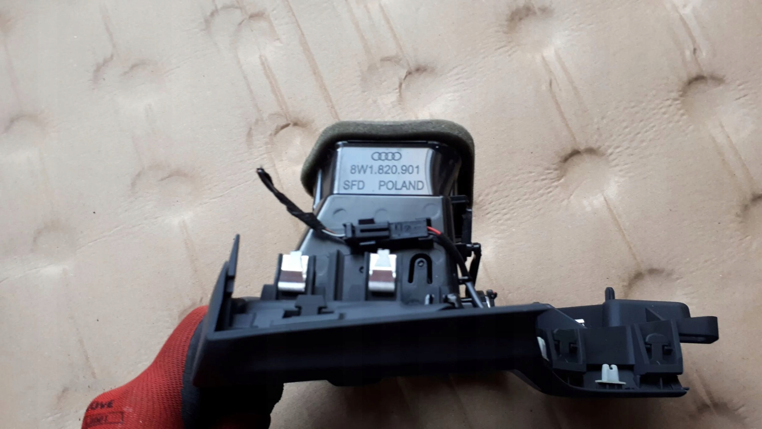 S4 B9 A4 8W RÁM mřížka klími levá 8W1820901B