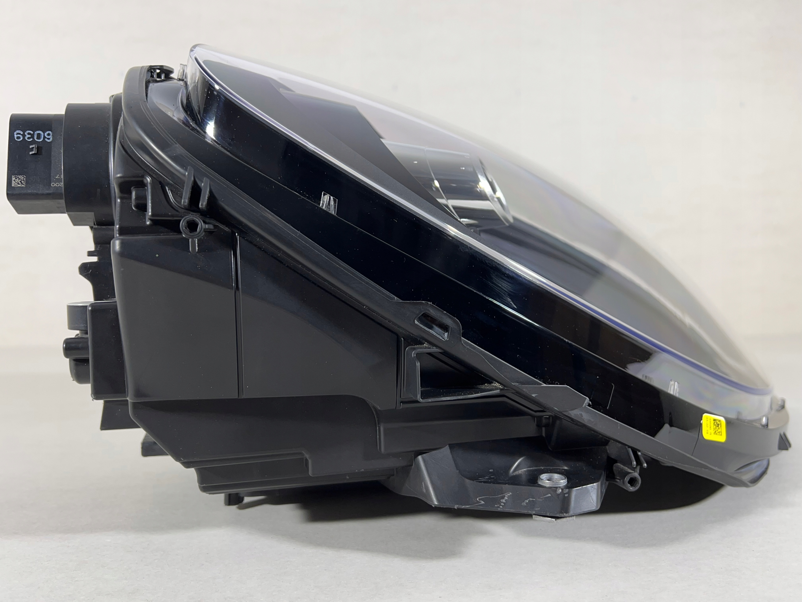 PORSCHE MACAN LIFT 95B FULL LED LAMPA PRAWA PRZÓD Strona zabudowy prawa