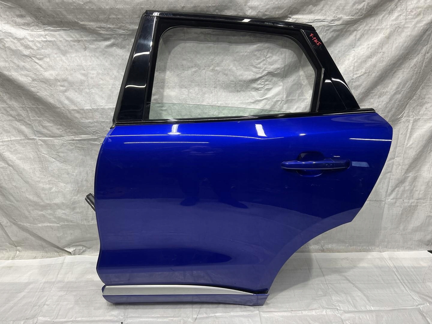 ДВЕРИ ЗАД. ЗАДНЕЕ СЛЕВА JAGUAR F-PACE