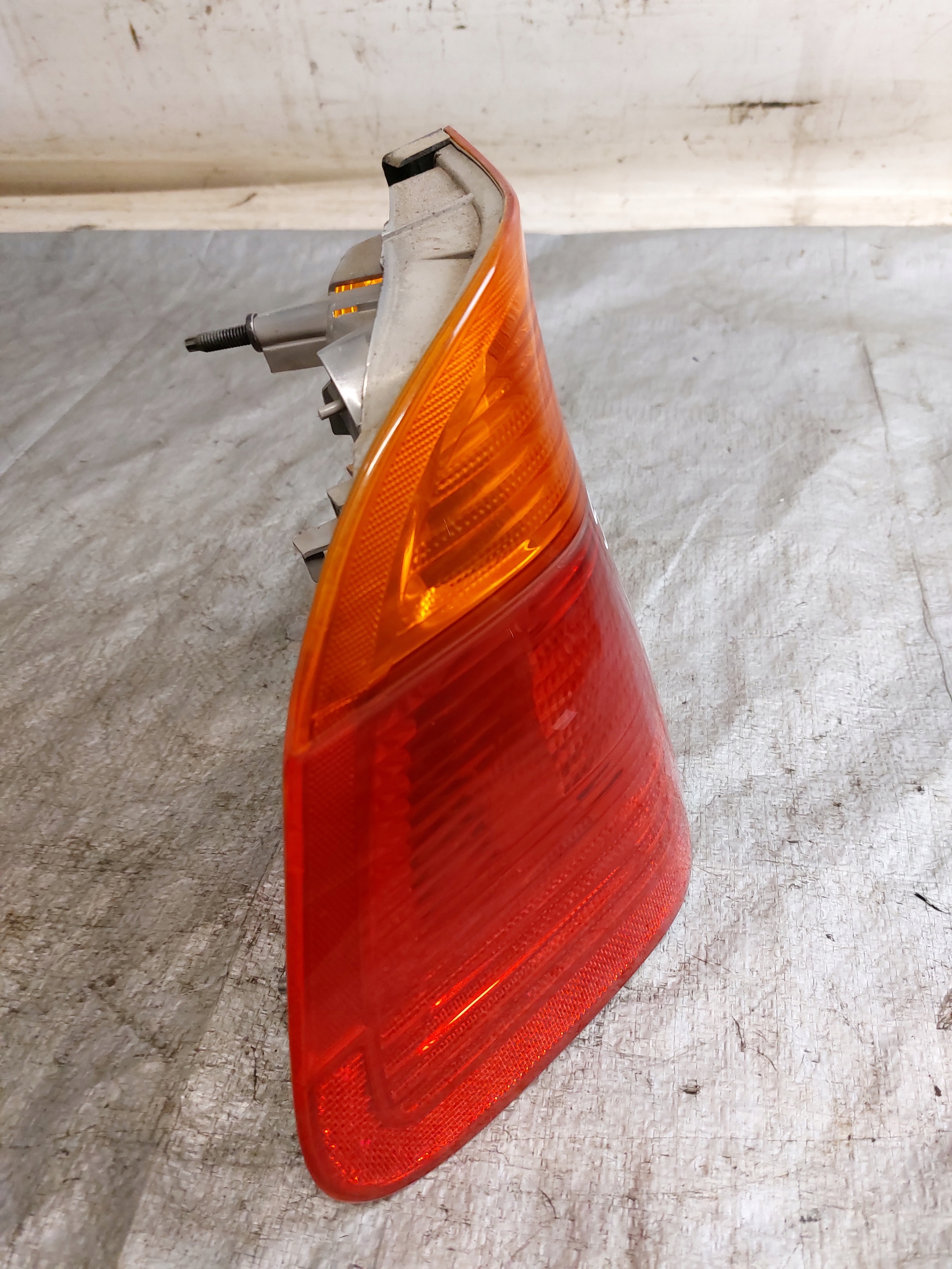 light left rear BMW E46 sedan