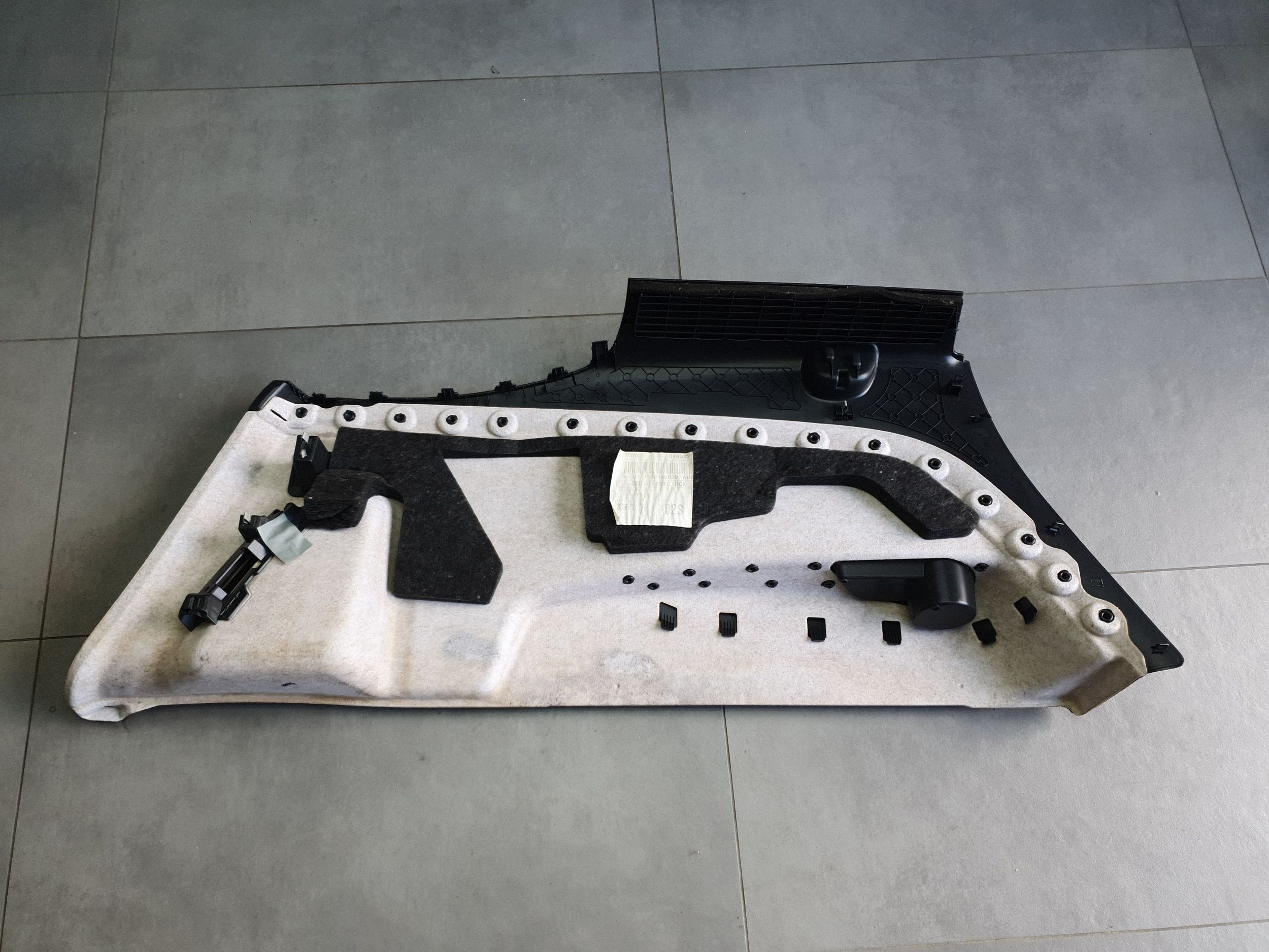 Audi Q7 4M boot upholstery right rear part 4M0863880C