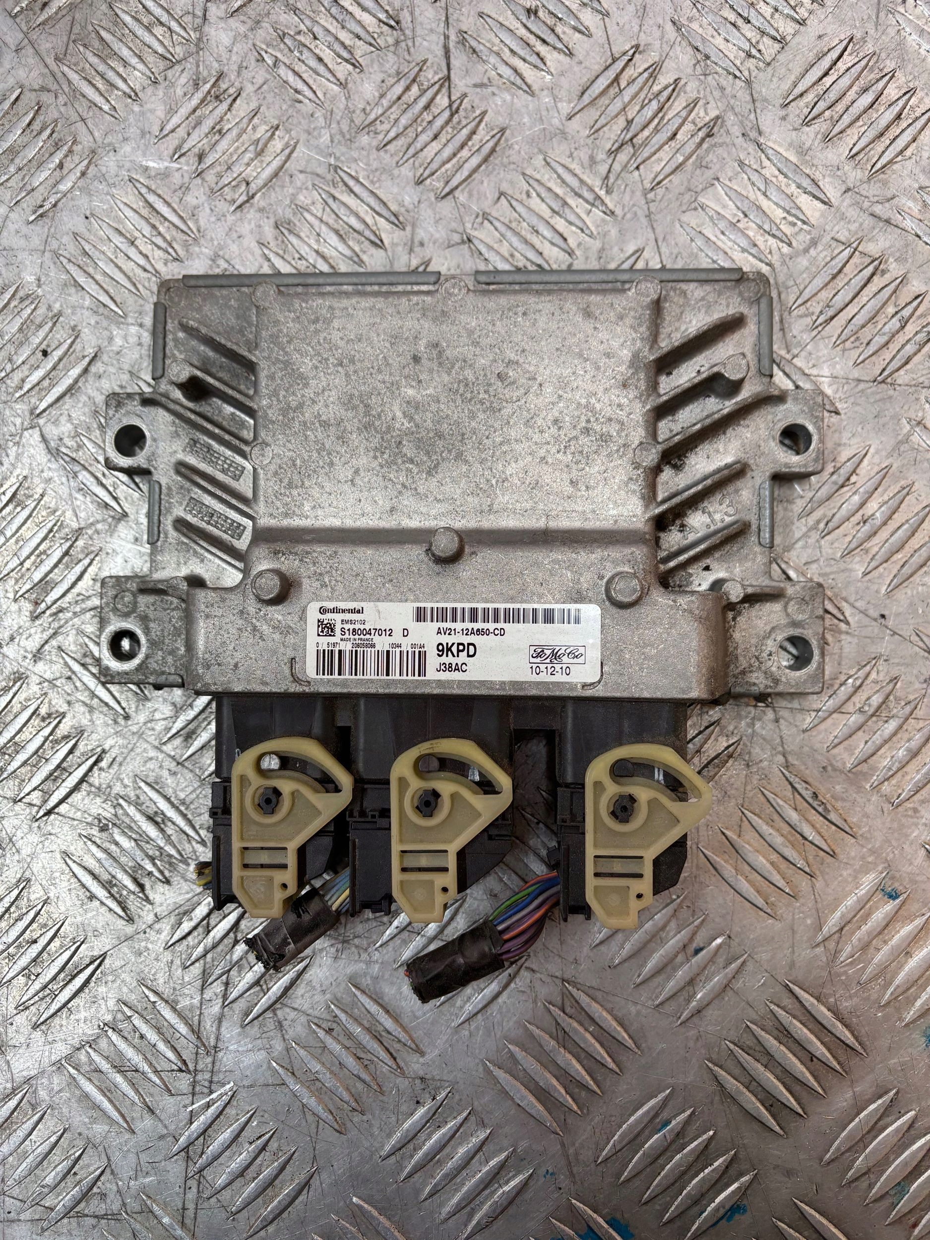 control unit of the engine computer FORD FIESTA MK7 1.25 AV21-12A650-CD
