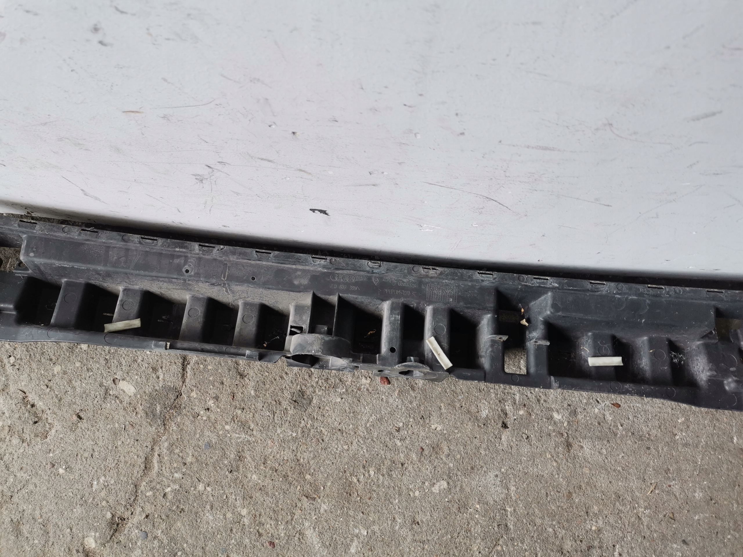 Support Moyenne Pare choc Arrière AUDI A8 D3 4E0807385A