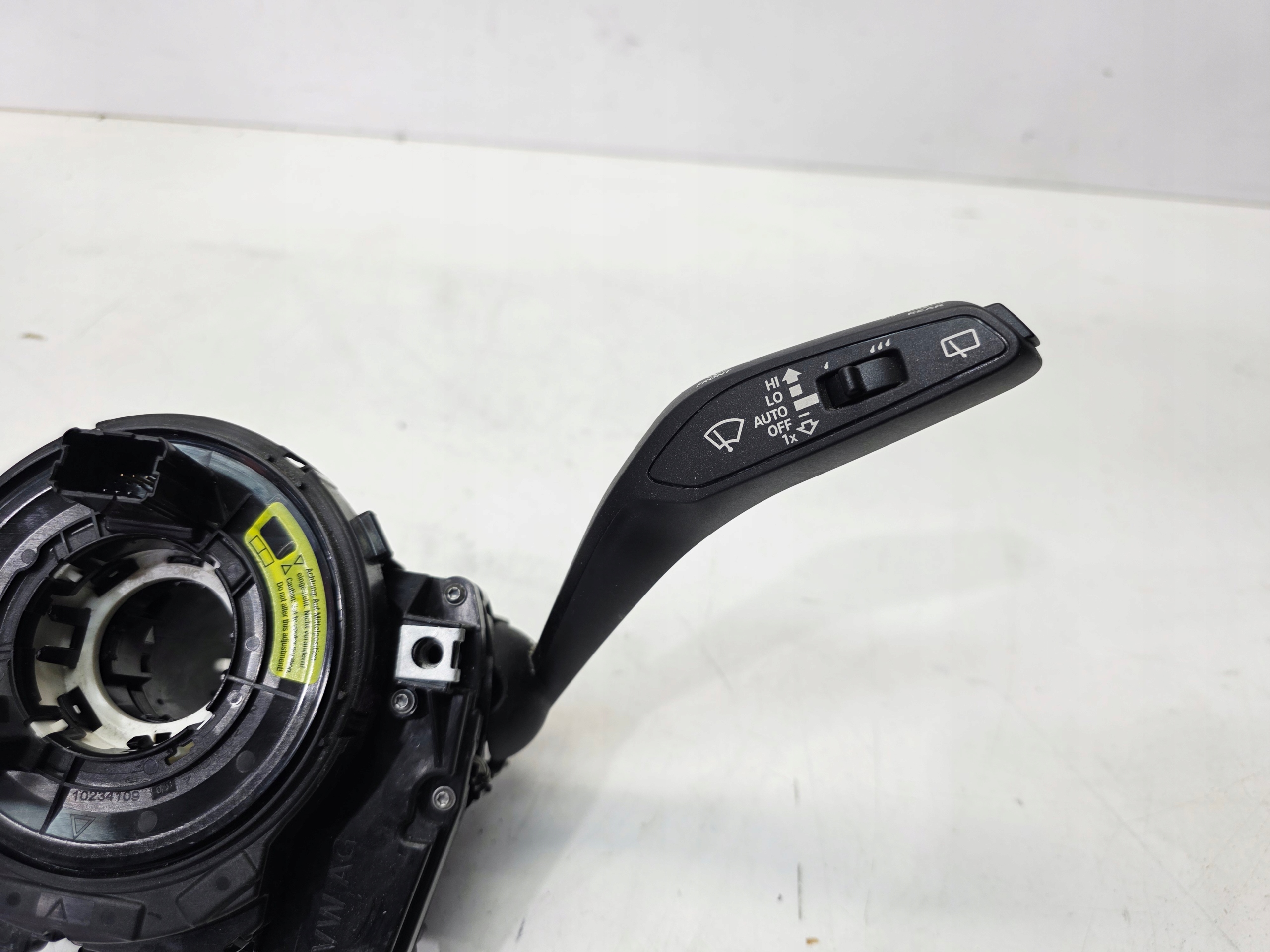 steering wheel levers and controls below AKTYWNY TEMPOMAT AUDI Q5 FY 80A907129CH