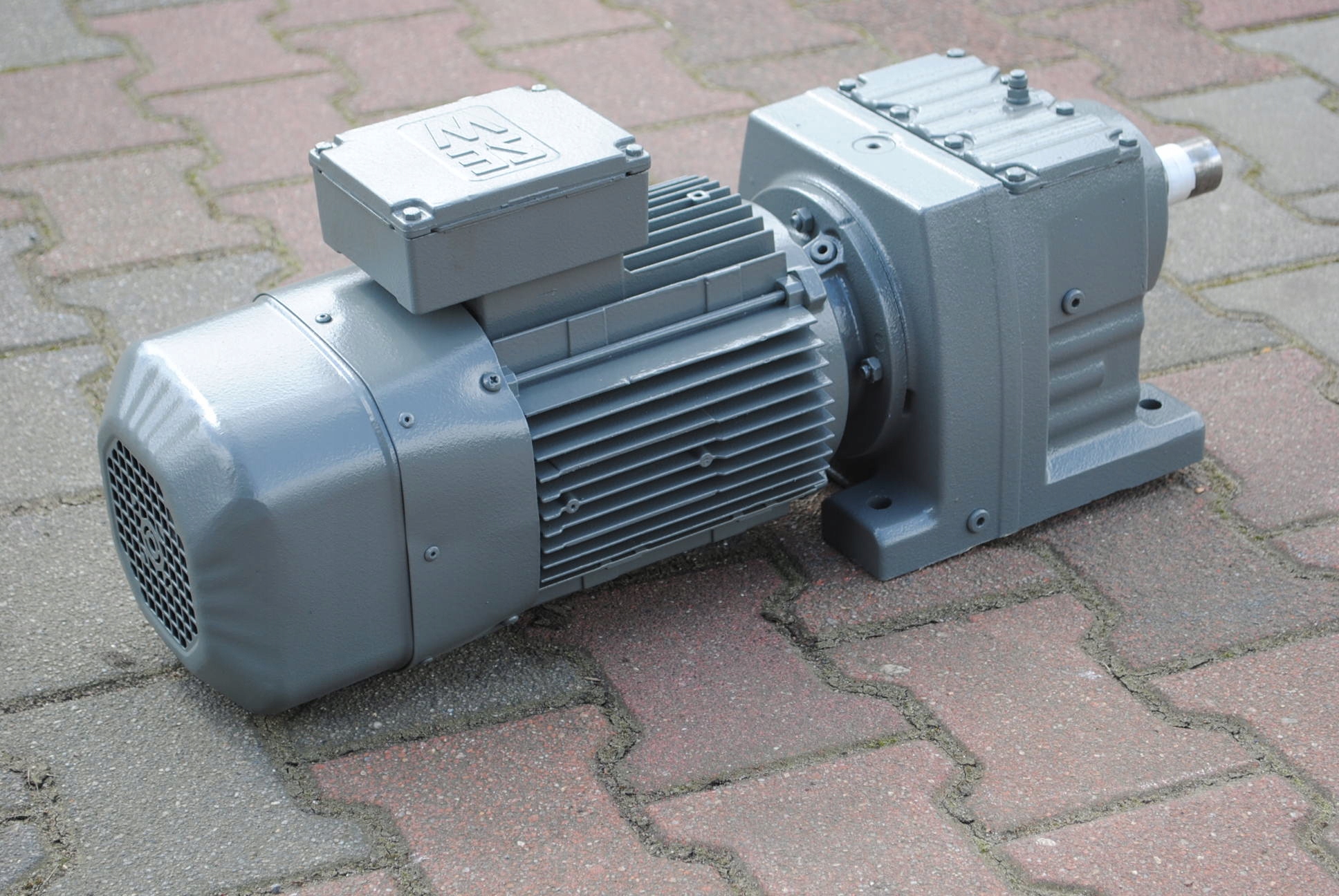 Motoreduktor 2.2kw. 90obr./min. z hamulcem. SEW-Eurodrive Kod producenta 90.0116923301.0006.21