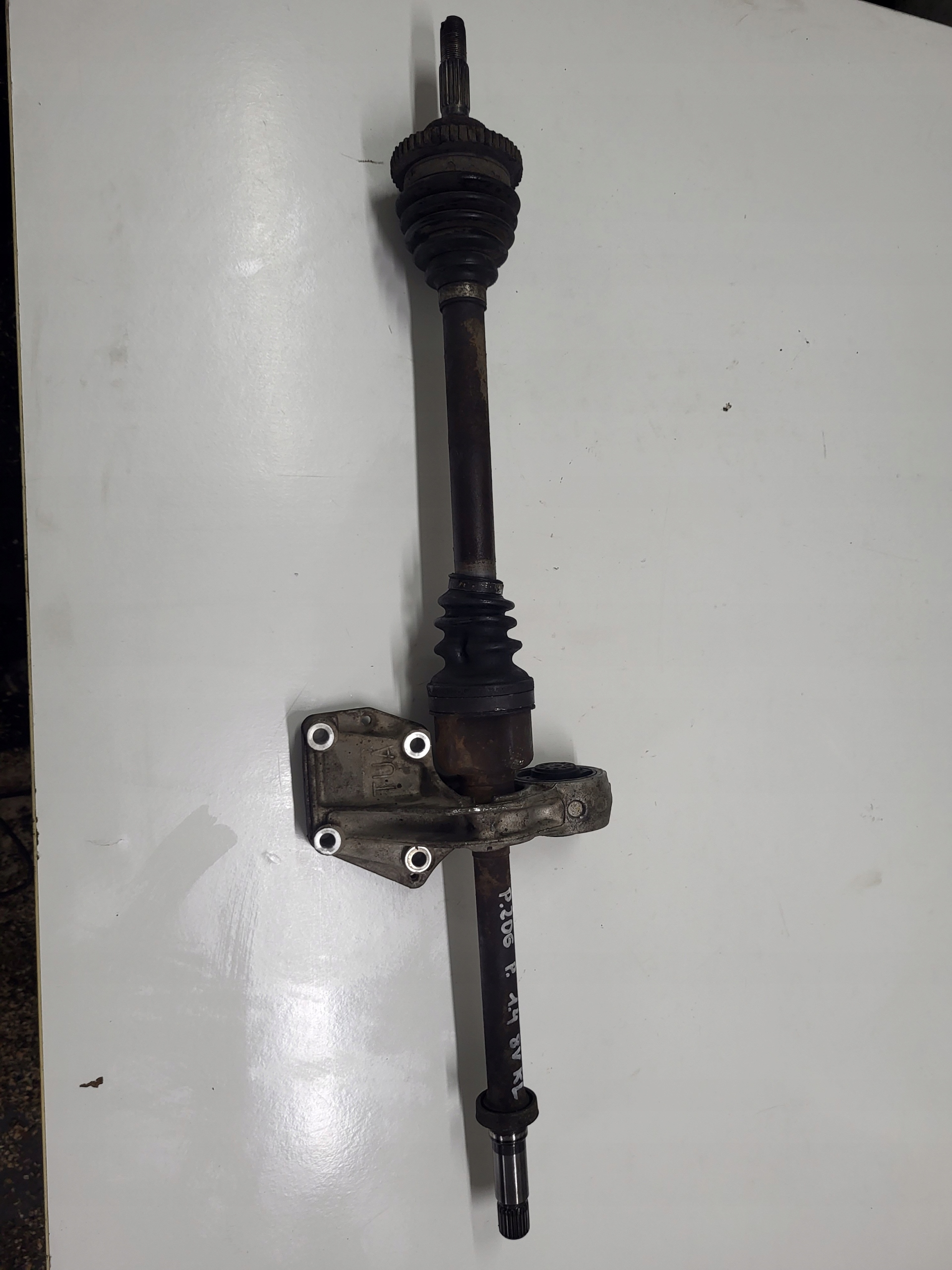 ПОЛУОСЬ ПРАВЫЙ ДЛИННЫЙ PEUGEOT 206 1.4 8V ABS