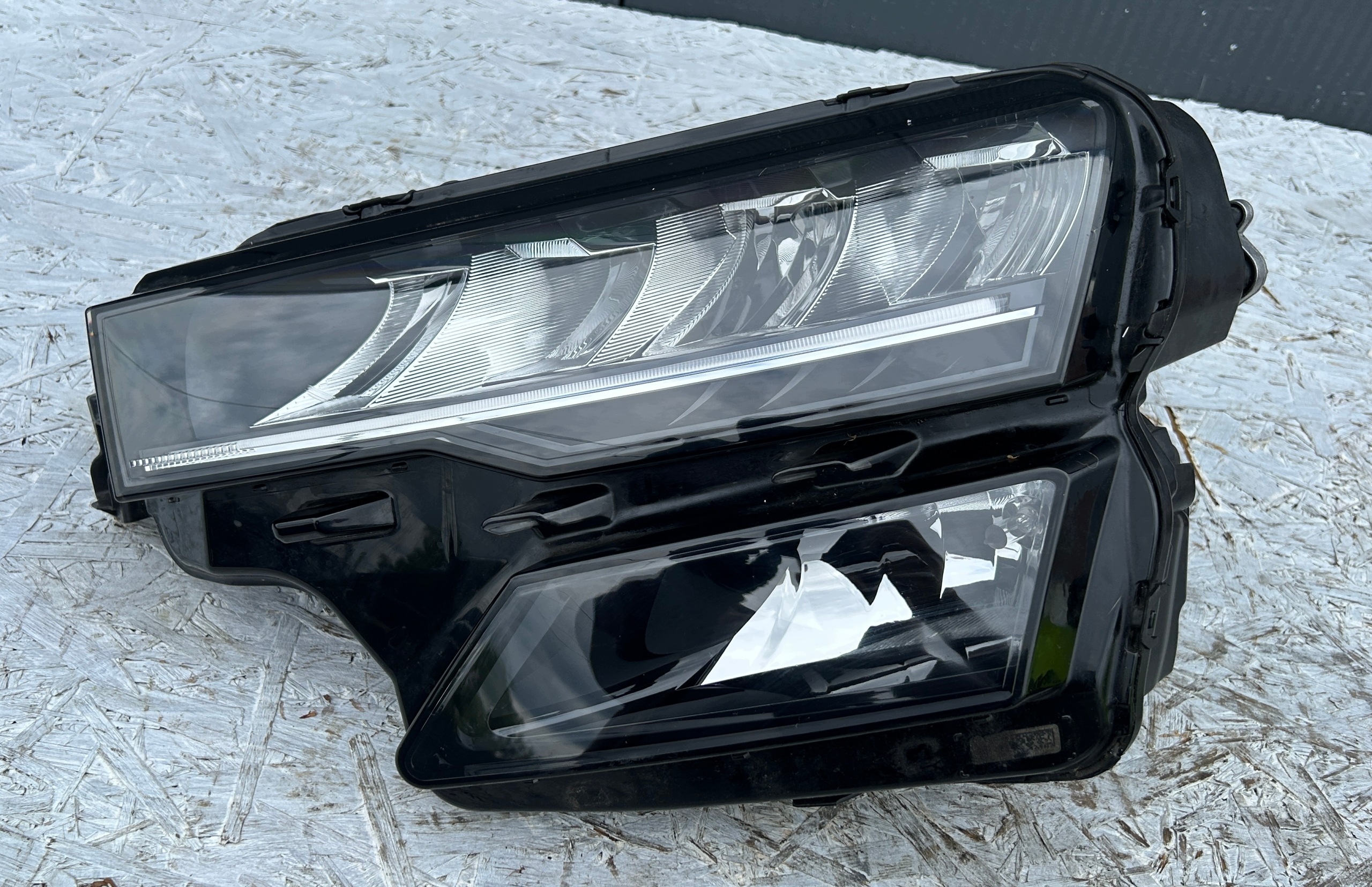 light left front front FULL LED SKODA KAROQ LIFT 22- 57B941009