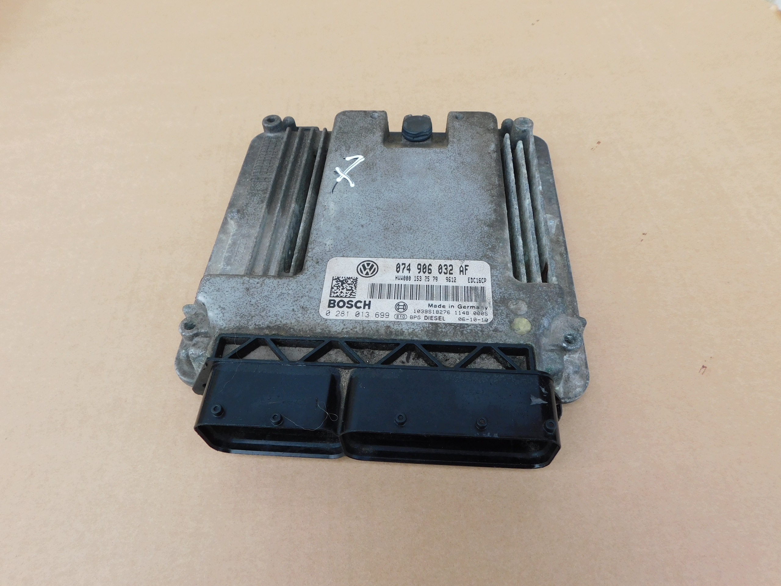 computer control unit of the engine VW Crafter 2.5 TDI 074906032AF 0281013699 real