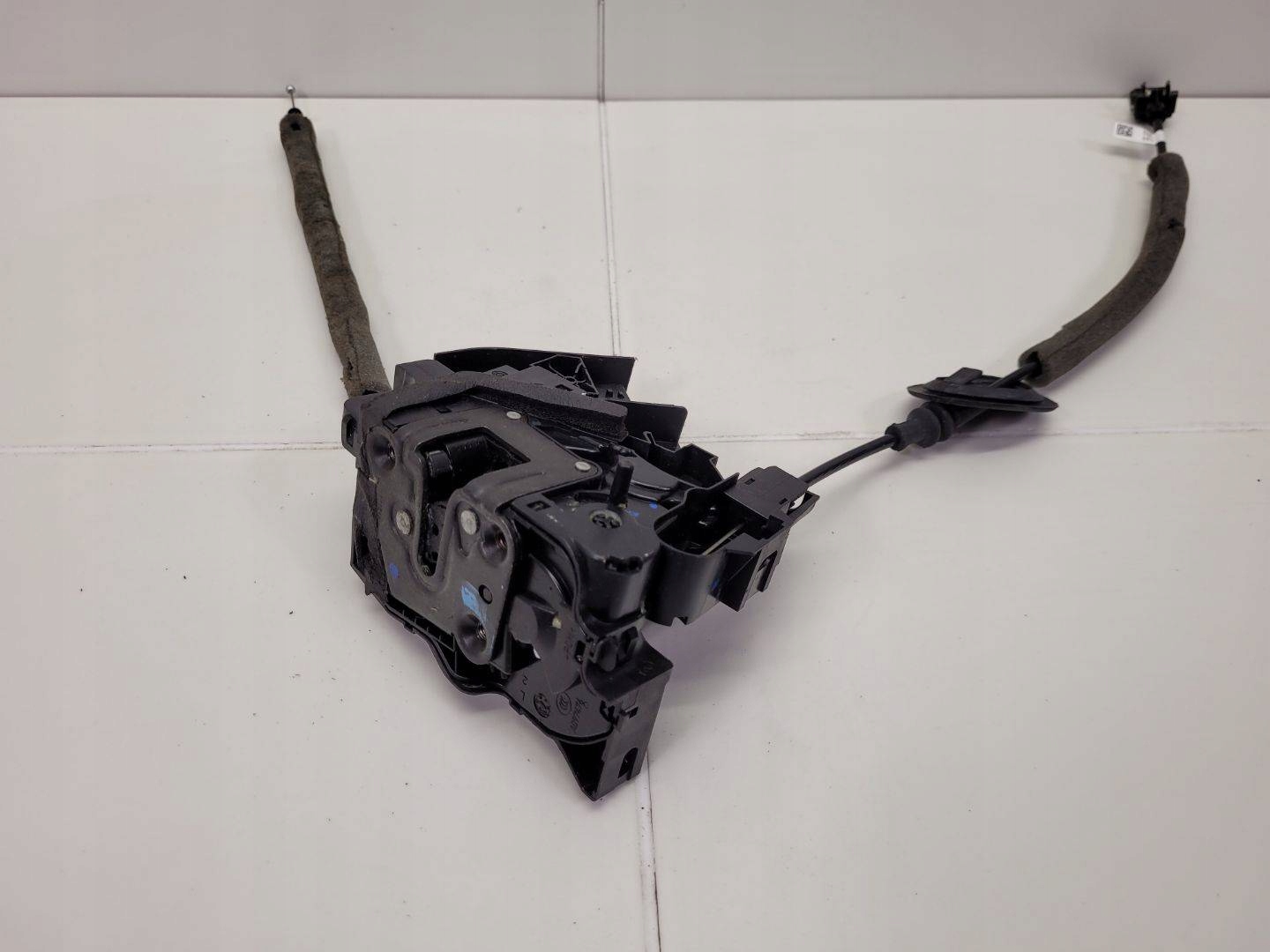 lock door rear part left side Renault Megane 4 2018 825031733R