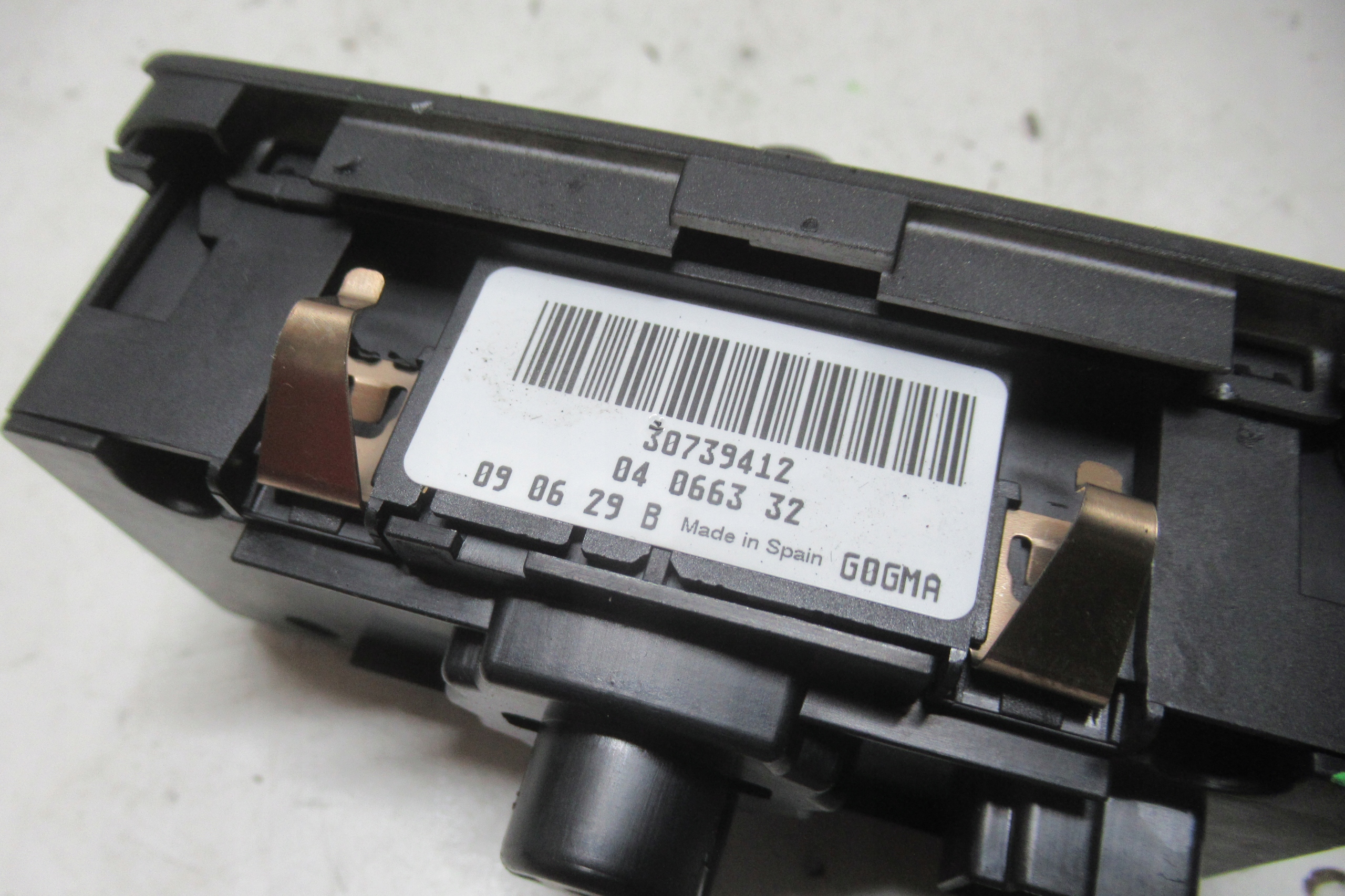 VOLVO V70 09R light switch 30739412