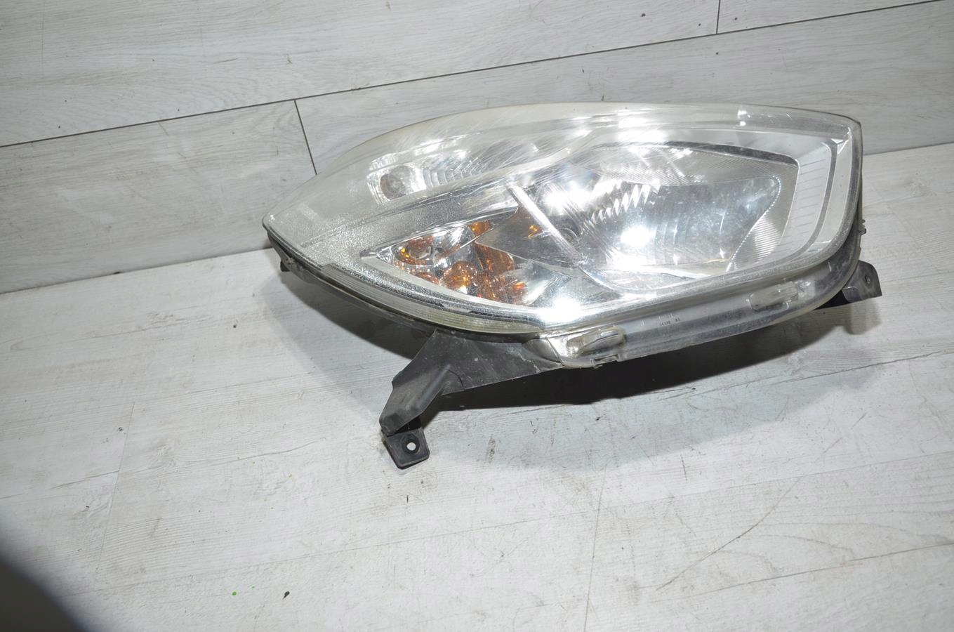 light right front damaged Dacia LODGY