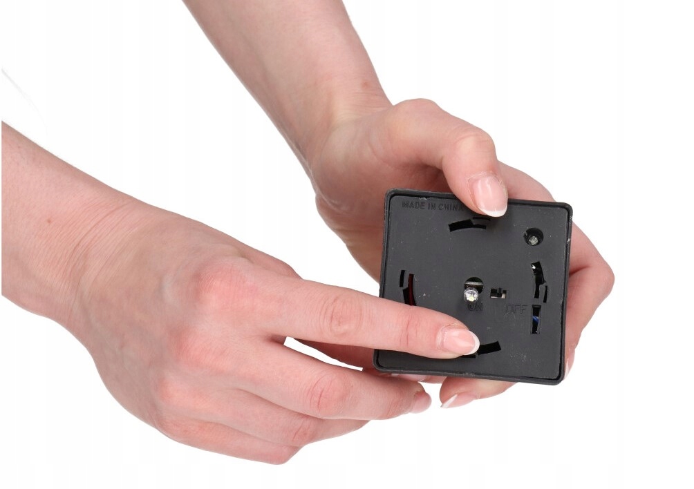 LAMPKA SOLARNA LED LAMPKA OGRODOWA WBIJANA DOMEK Kolor dominujący czarny