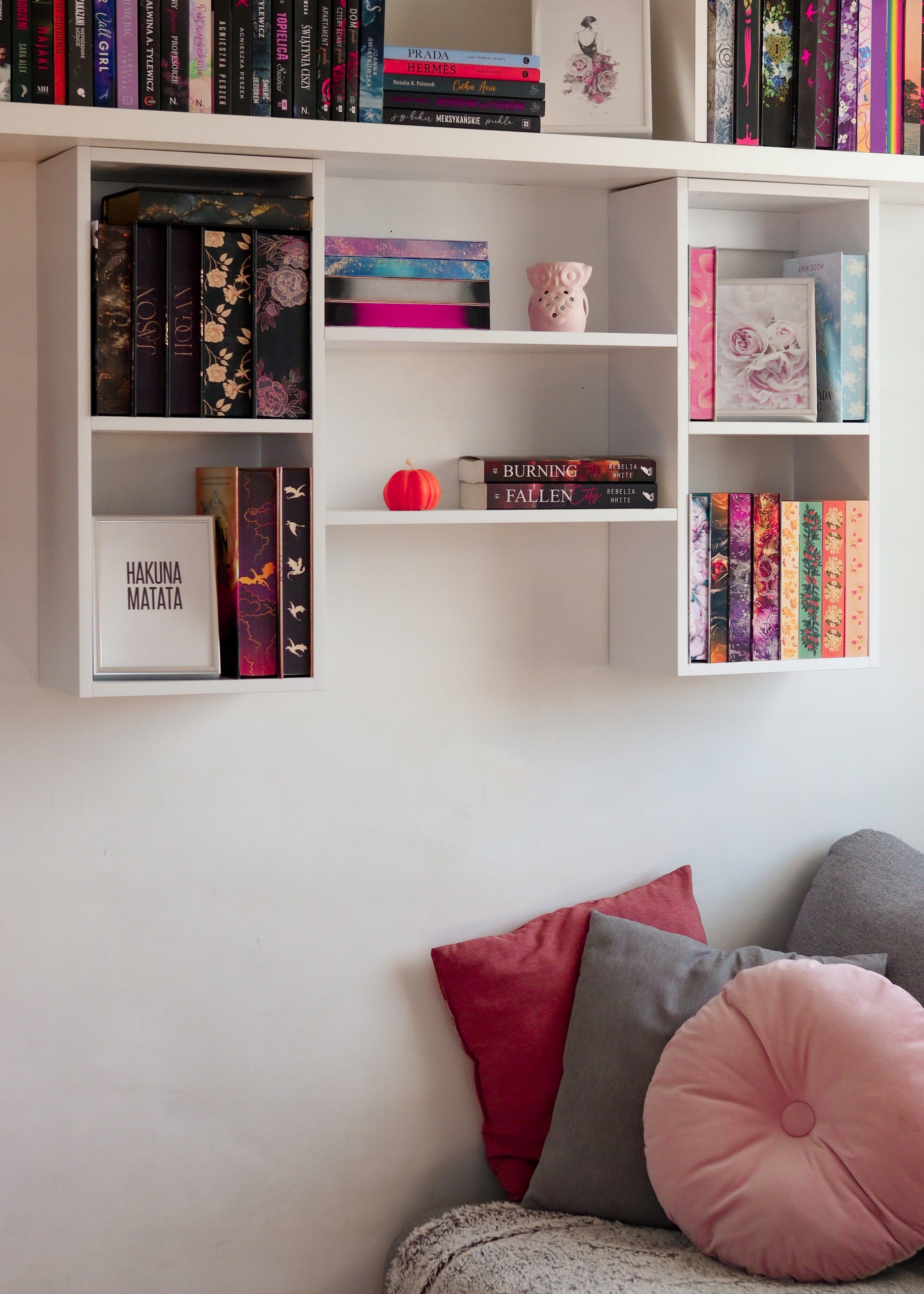 Półka regał wisząca ścienna na książki do salonu FTS 1 biały Głębokość mebla 18 cm