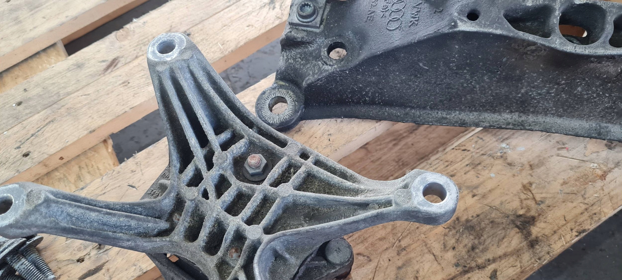 A4 B9 8W supporto staffa cambio ingranaggi 2.0 TDI 8W0399262AE A5 8W