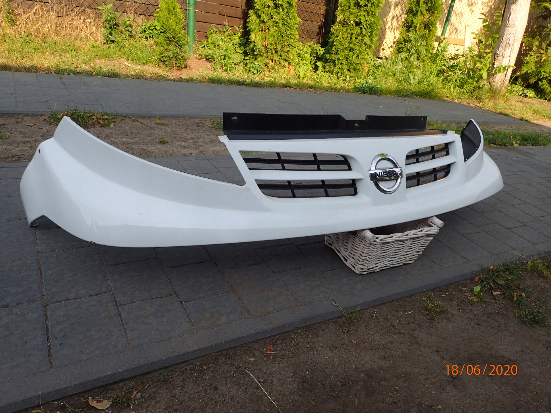 nissan PRIMASTAR 06-14 решетка радиатора