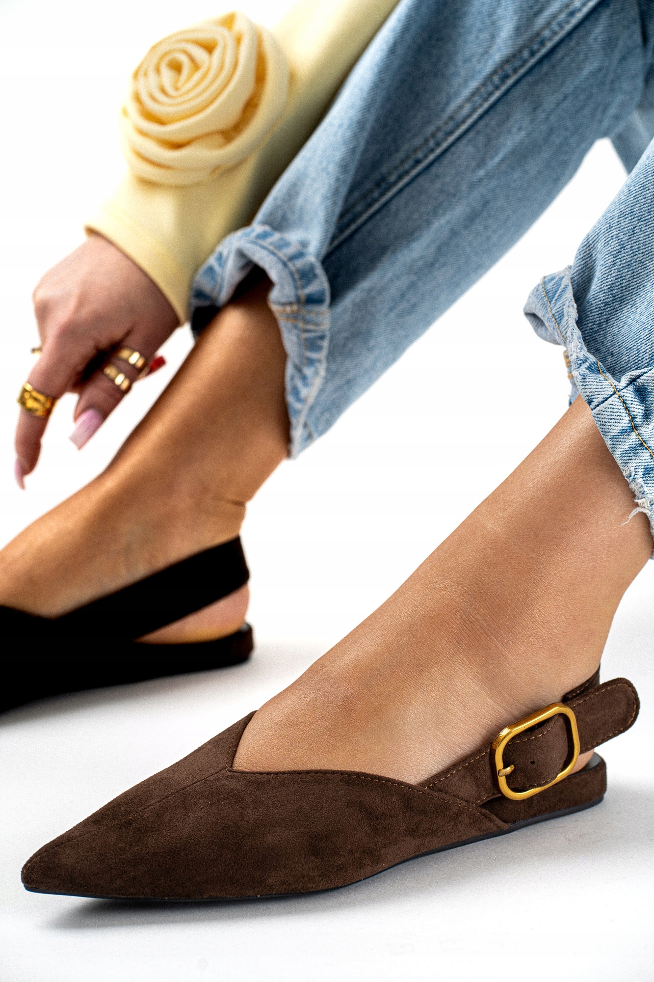 Brązowe zamszowe baleriny damskie z paskiem 37