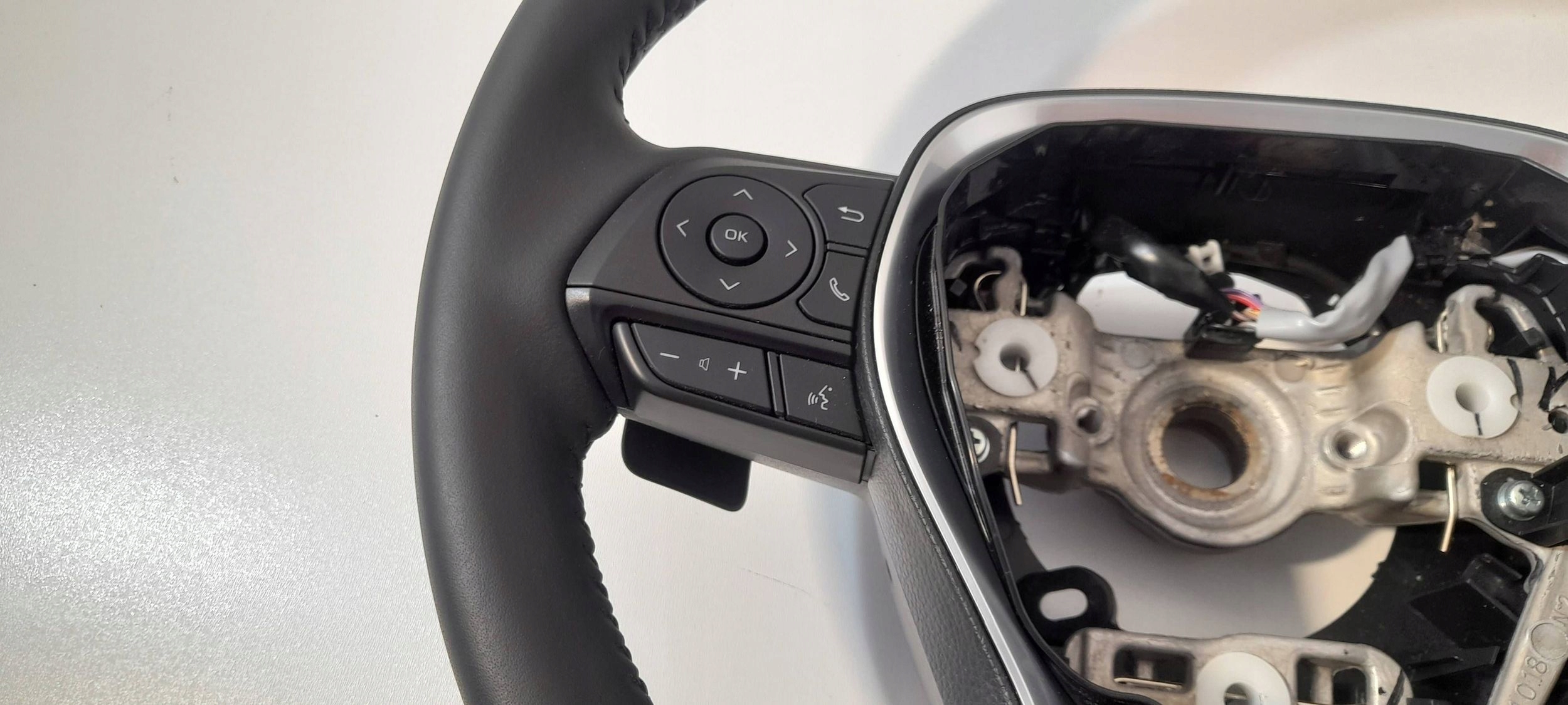 Toyota Corolla E210 E21 steering wheel, skorzana with shifting 6411018 (L149)