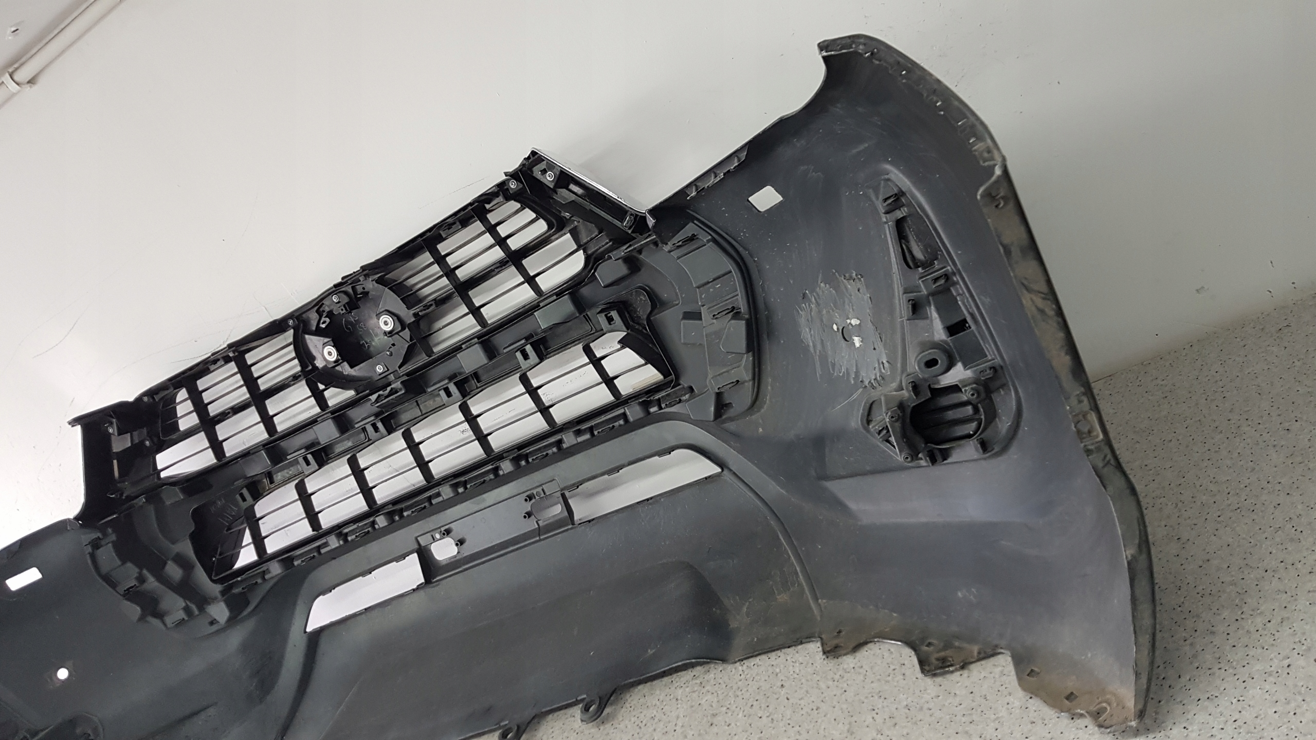 TOYOTA HILUX 2021 - bumper front 6694
