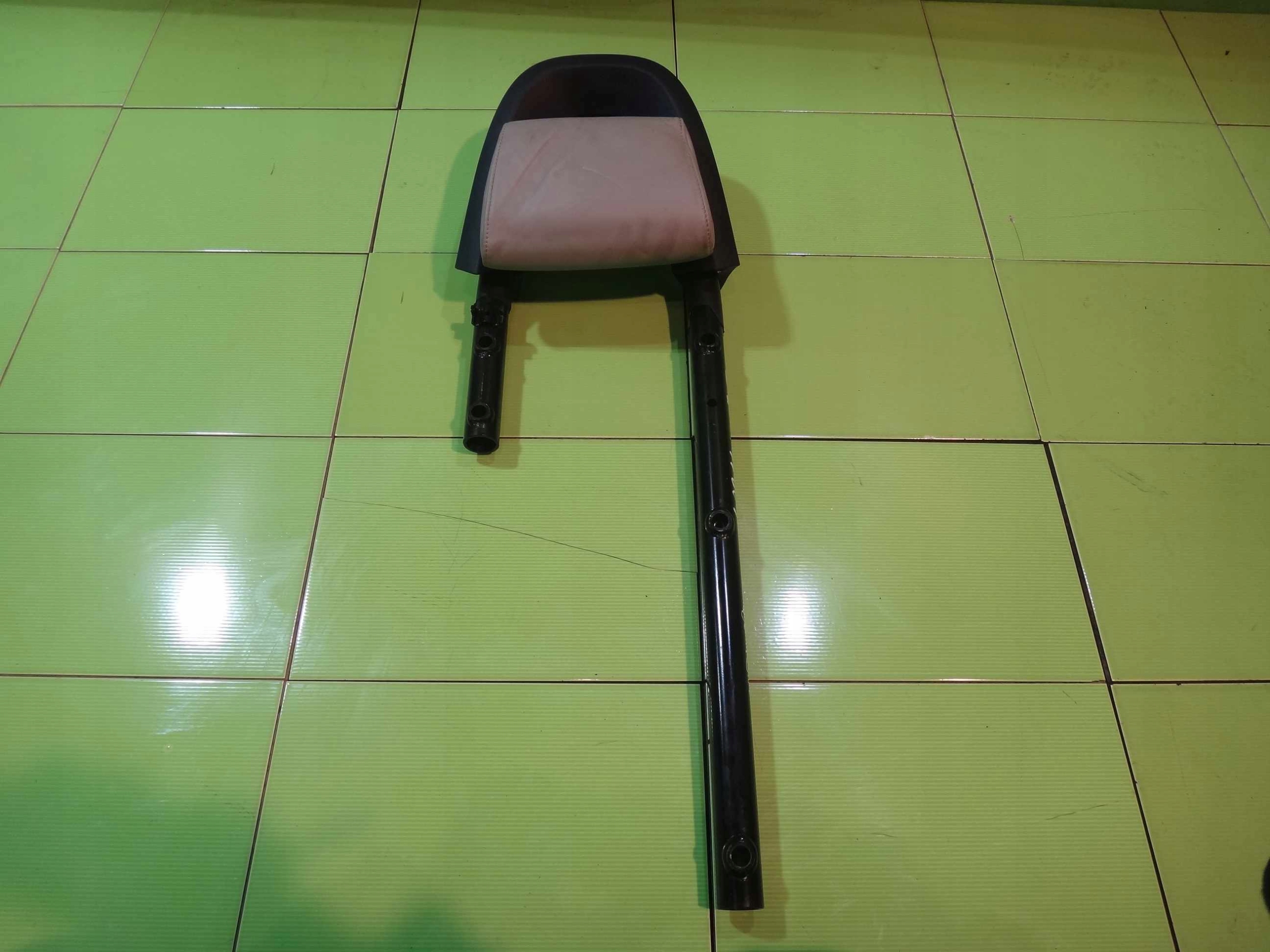 A3 8P LIFT 09R кабріолет підголівник лівий задній