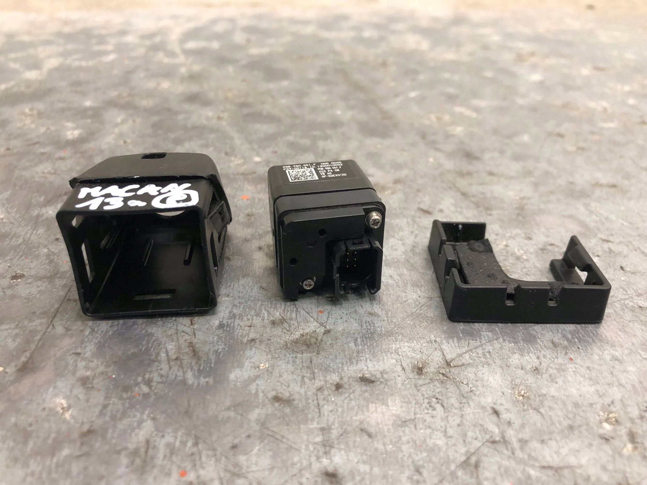 KAMERA reversing rear part PORSCHE MACAN 95B 95B980551F