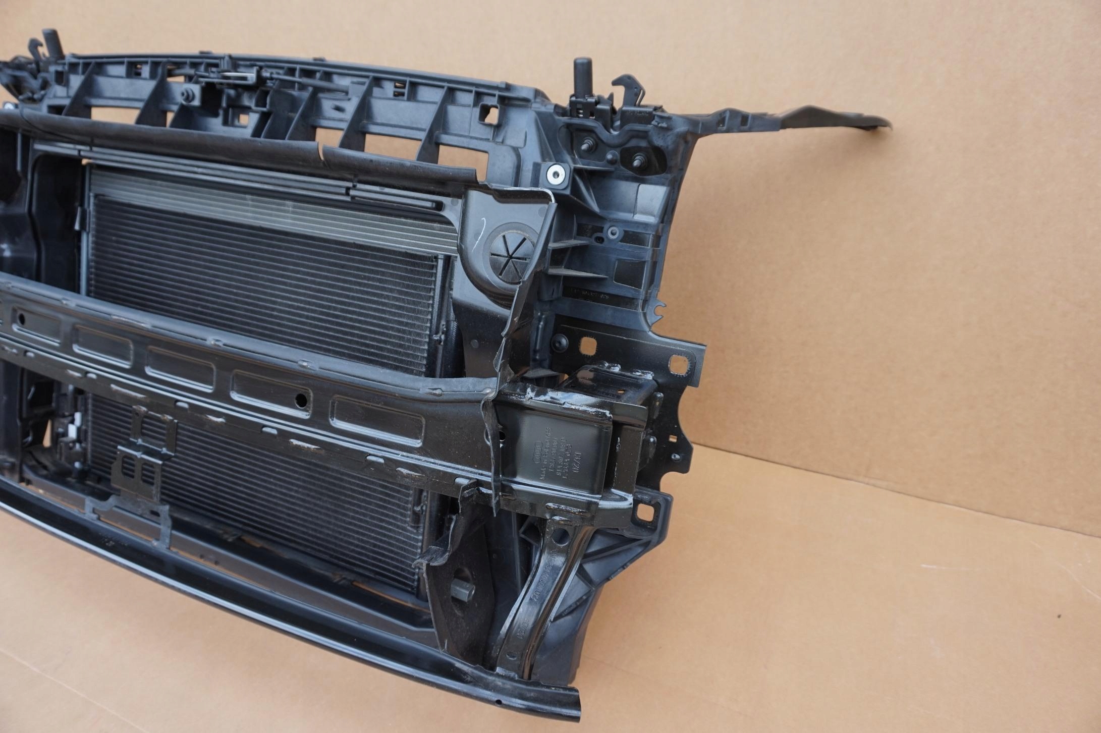 PAS PRZEDNI AUDI KOMPLETNY Q2 81A 1.0TFSI 20R Producent części Audi