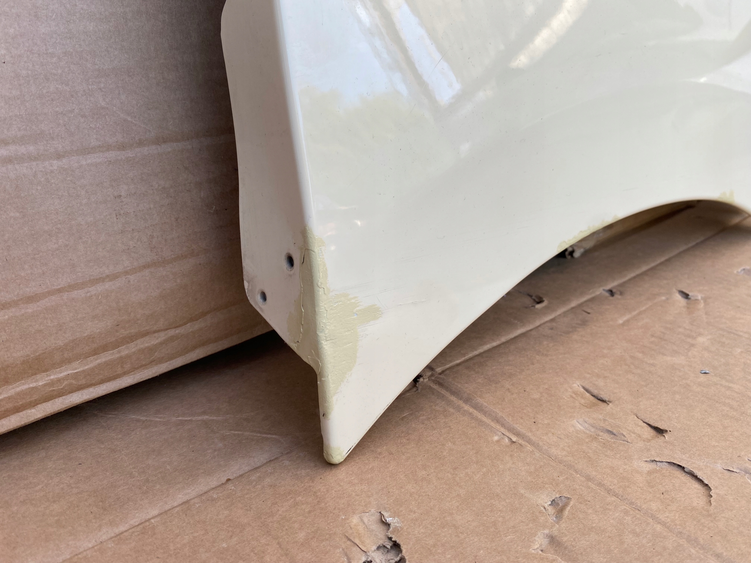 TRAFIC VIVARO TALENTO-fender front right KREMOWY original