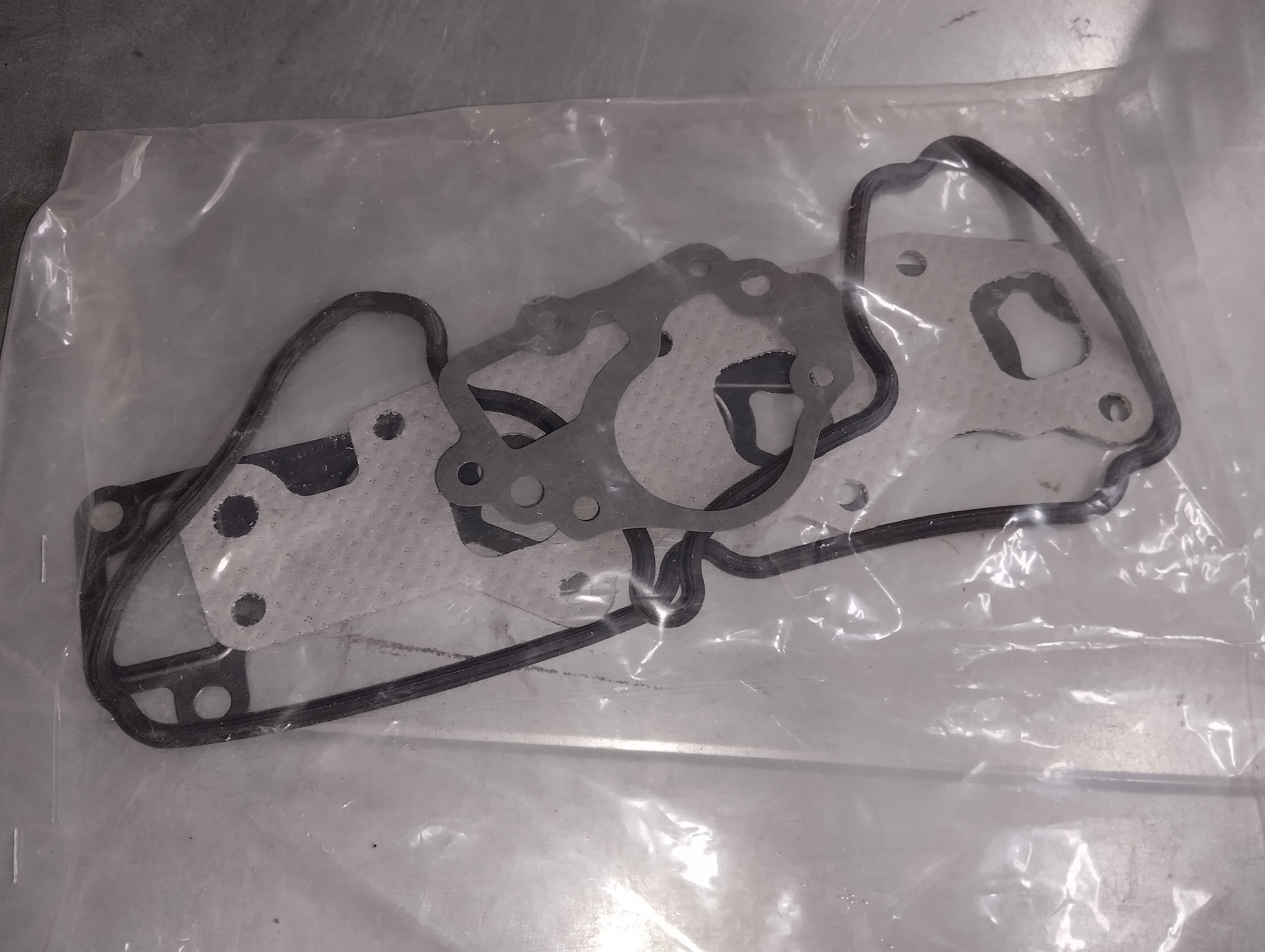 ZESTAW USZCZELEK SILNIKA DAEWOO TICO 1114178810-000