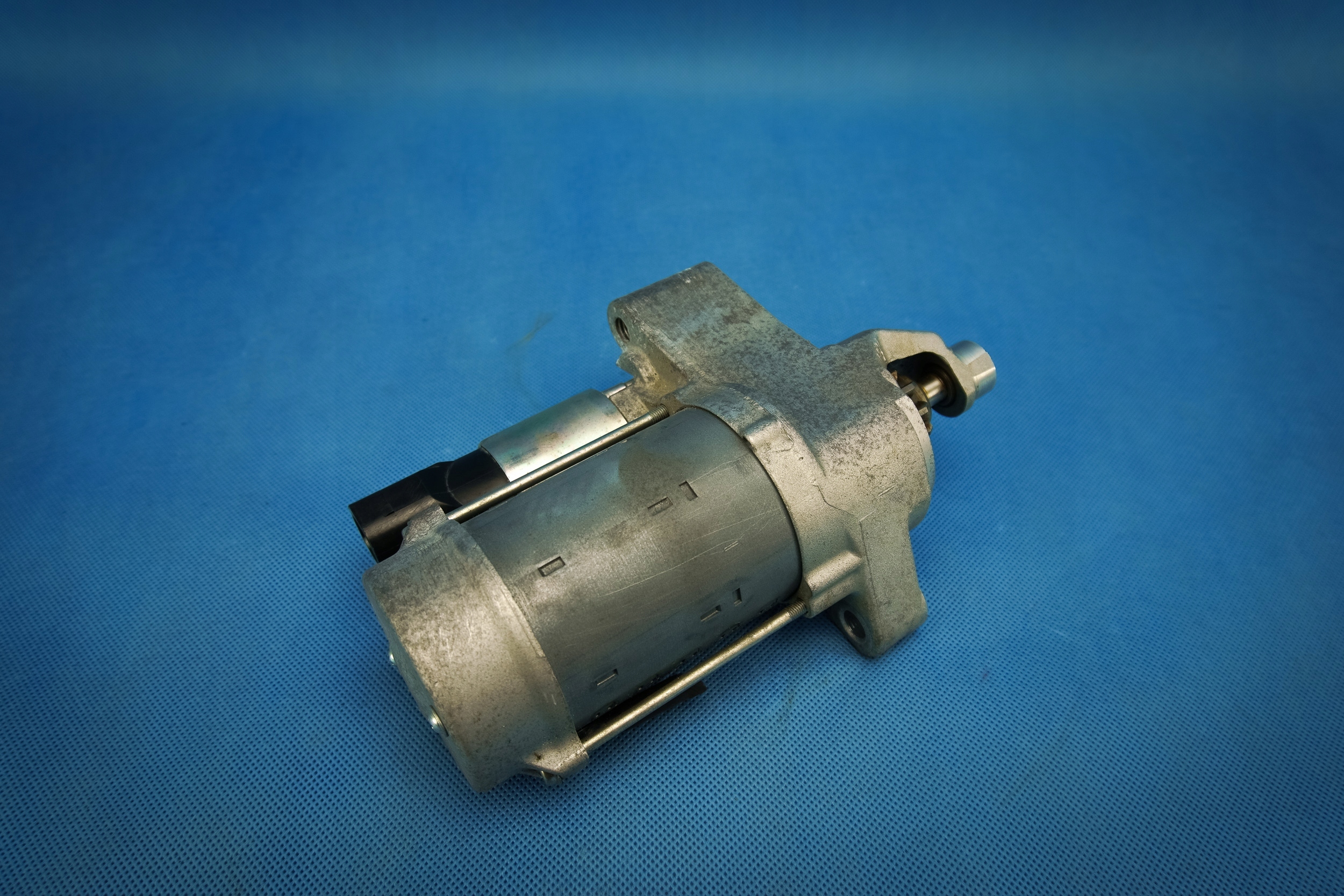 starter Audi A6 4G C7 2.0TDI 04L911024