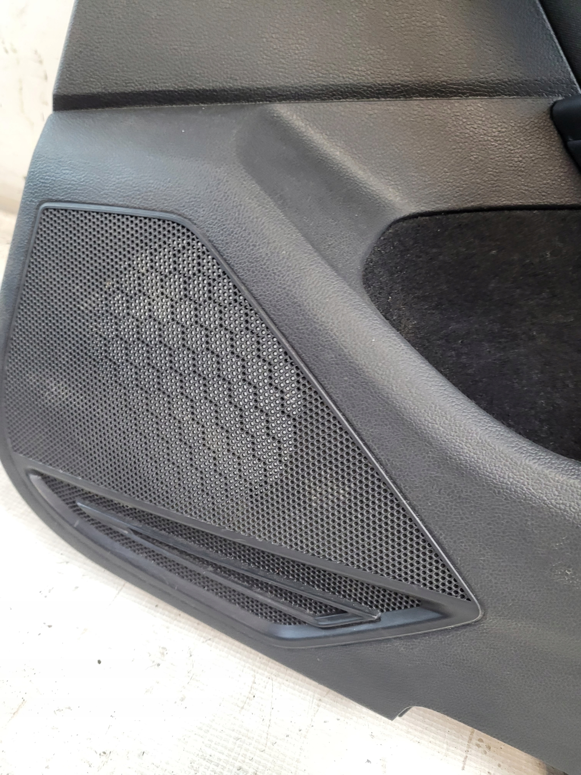 side upholstery handle door right rear part VW PASSAT B8 KOMBI 15r.